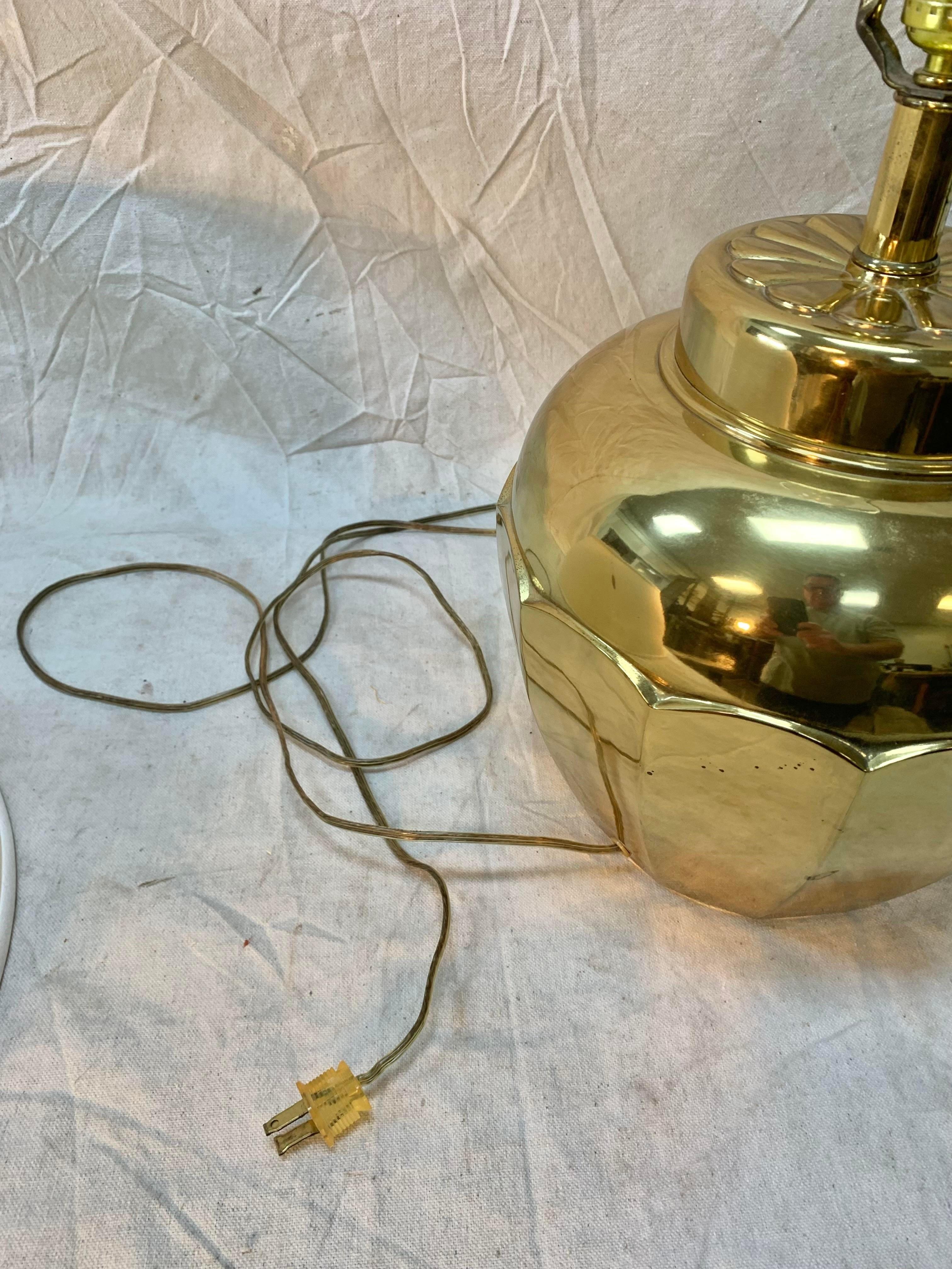 Lampe de table en laiton de la fin du XXe siècle en vente 3