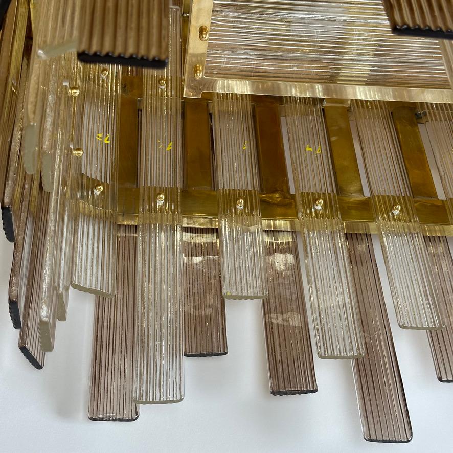 Lampadario in ottone con vetro di Murano marrone e trasparente della fine del XX secolo in vendita 9