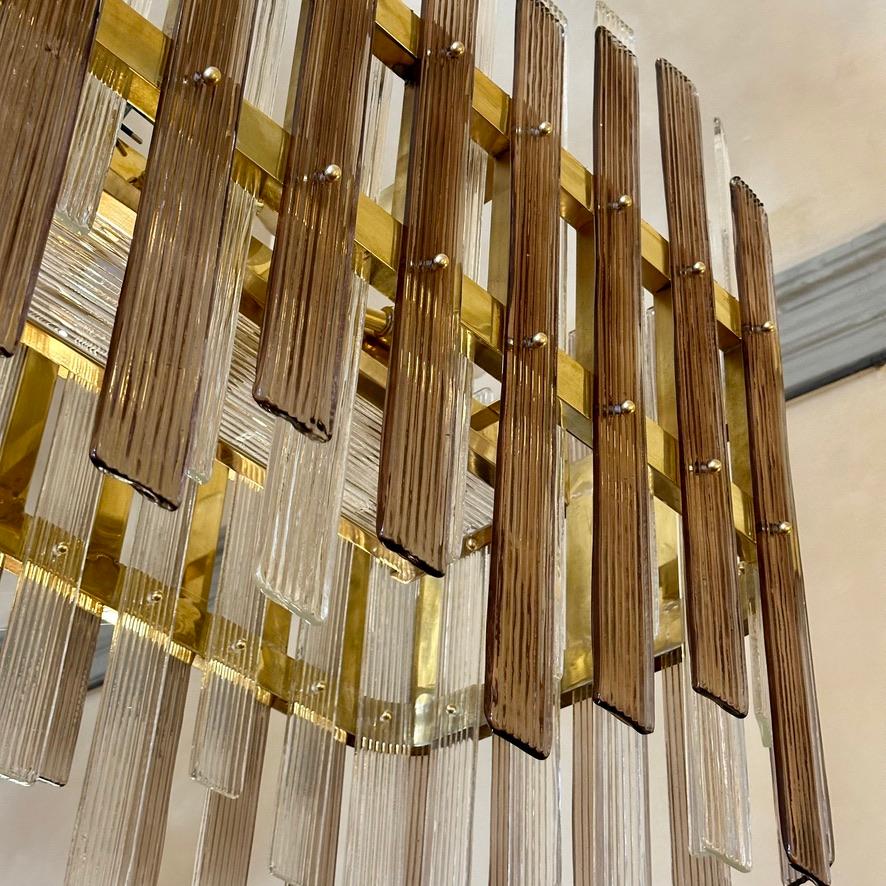 Moderno Lampadario in ottone con vetro di Murano marrone e trasparente della fine del XX secolo in vendita