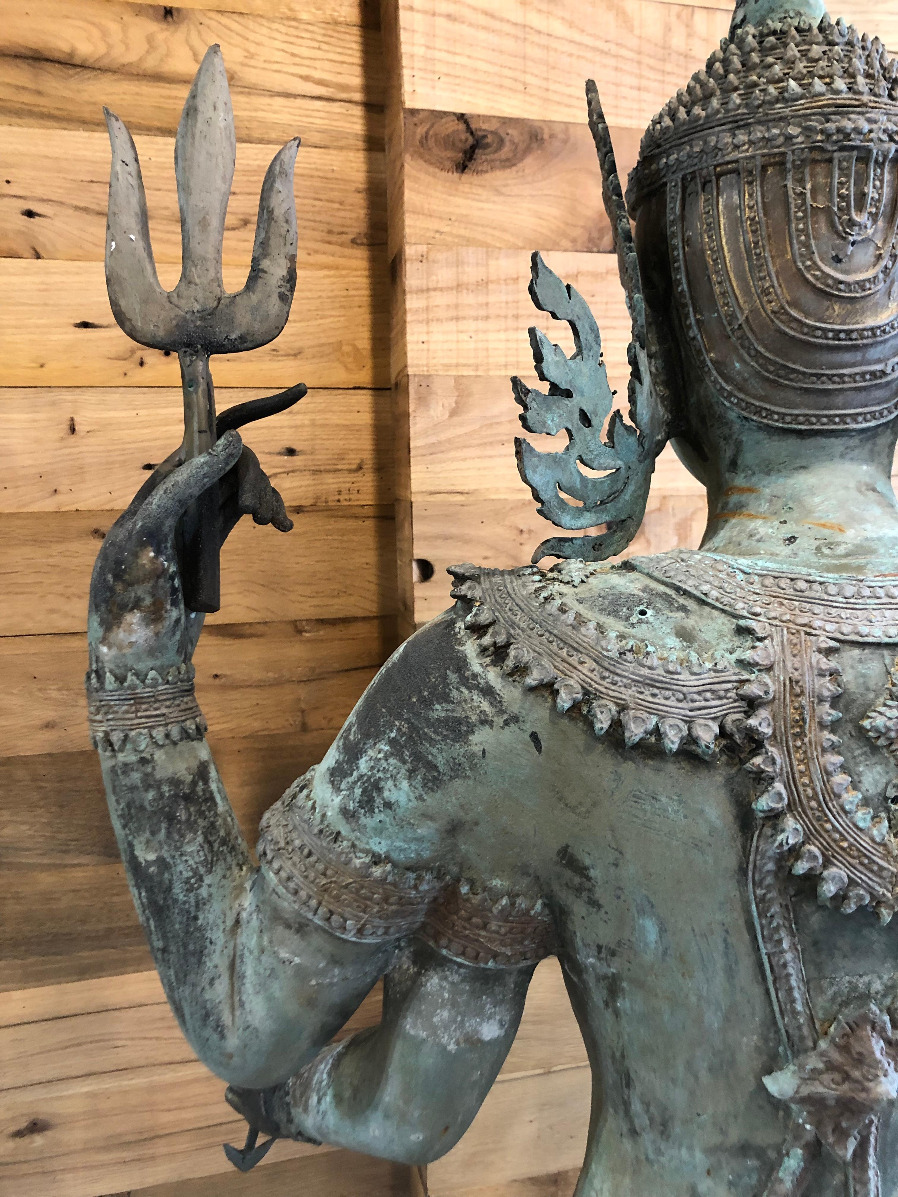 Déesse hindoue de protection en bronze de la fin du XXe siècle en vente 9