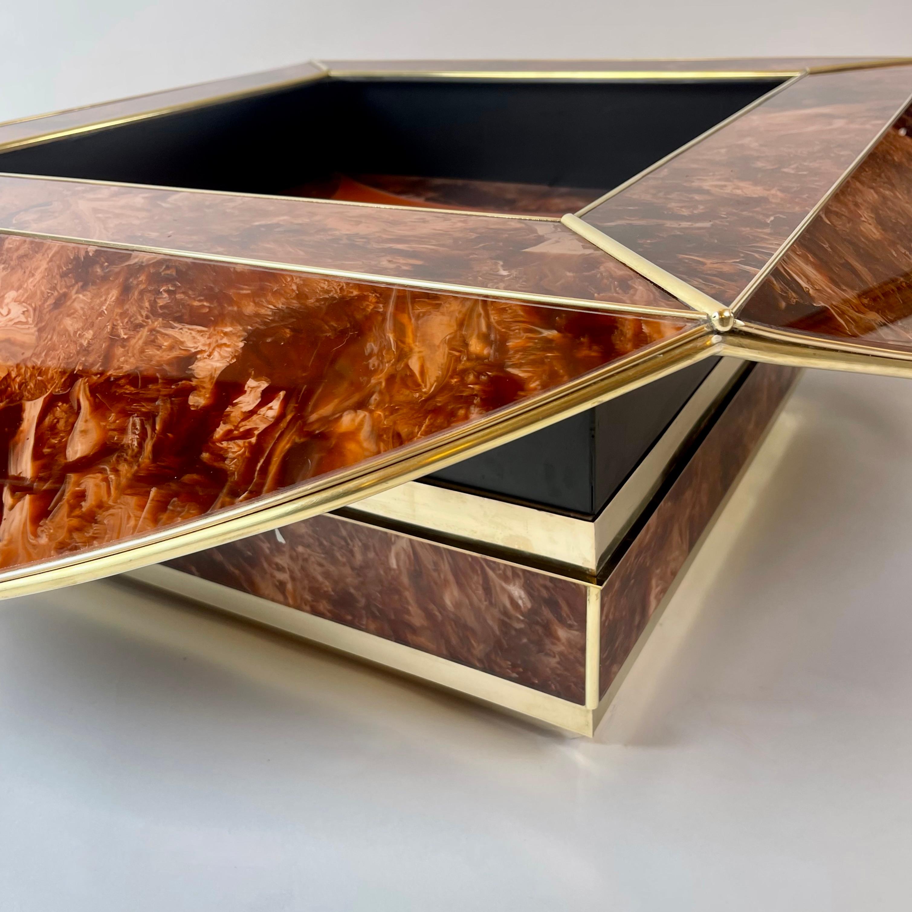 Late 20th Century Brown & Orange Murano Glass W/ Brass Finishings Cocktail Table In Good Condition For Sale In Firenze, Tuscany