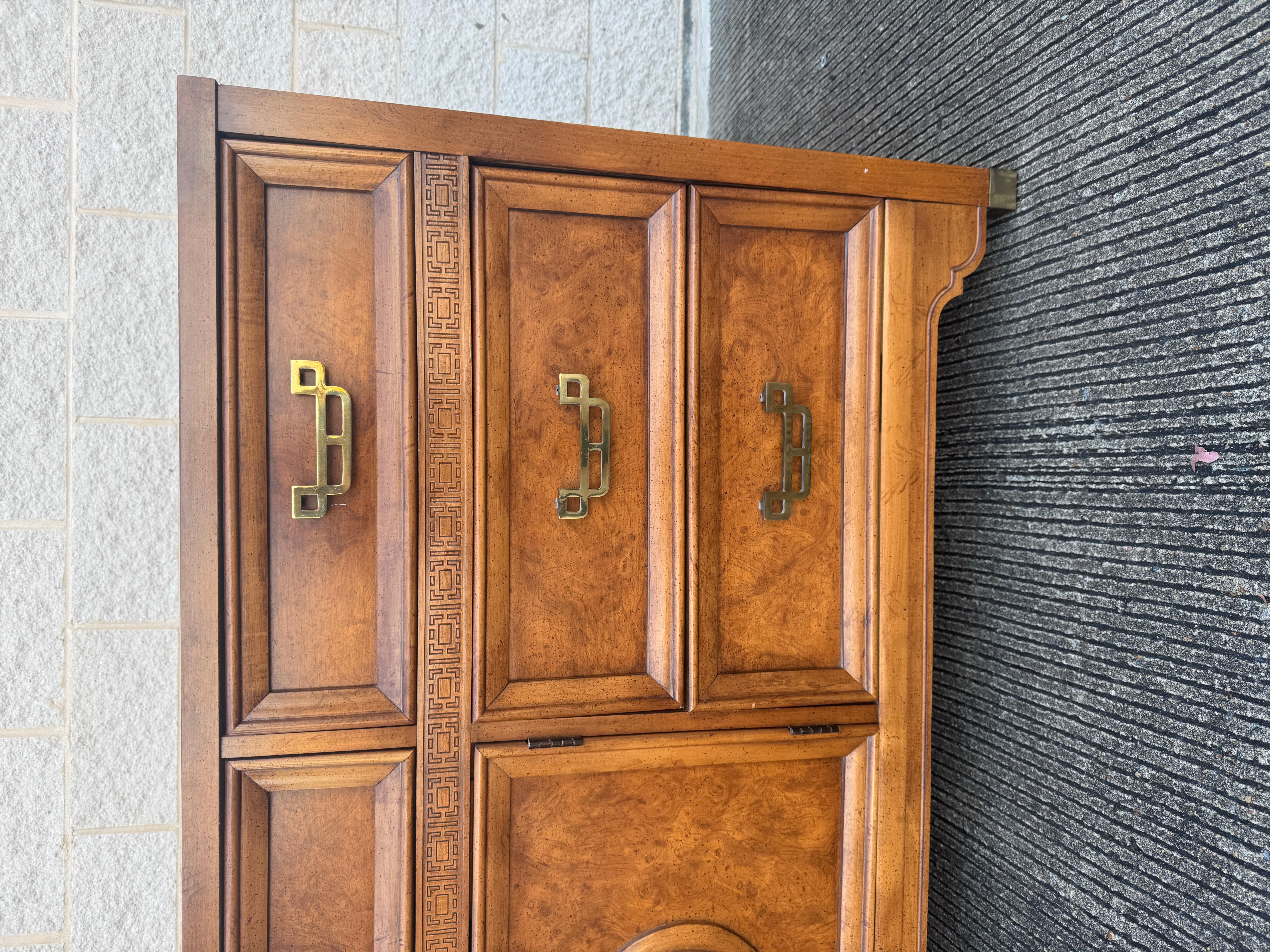 Fin du 20e siècle - Commode en bois de ronce Chinoiserie Collection A Link en vente 4