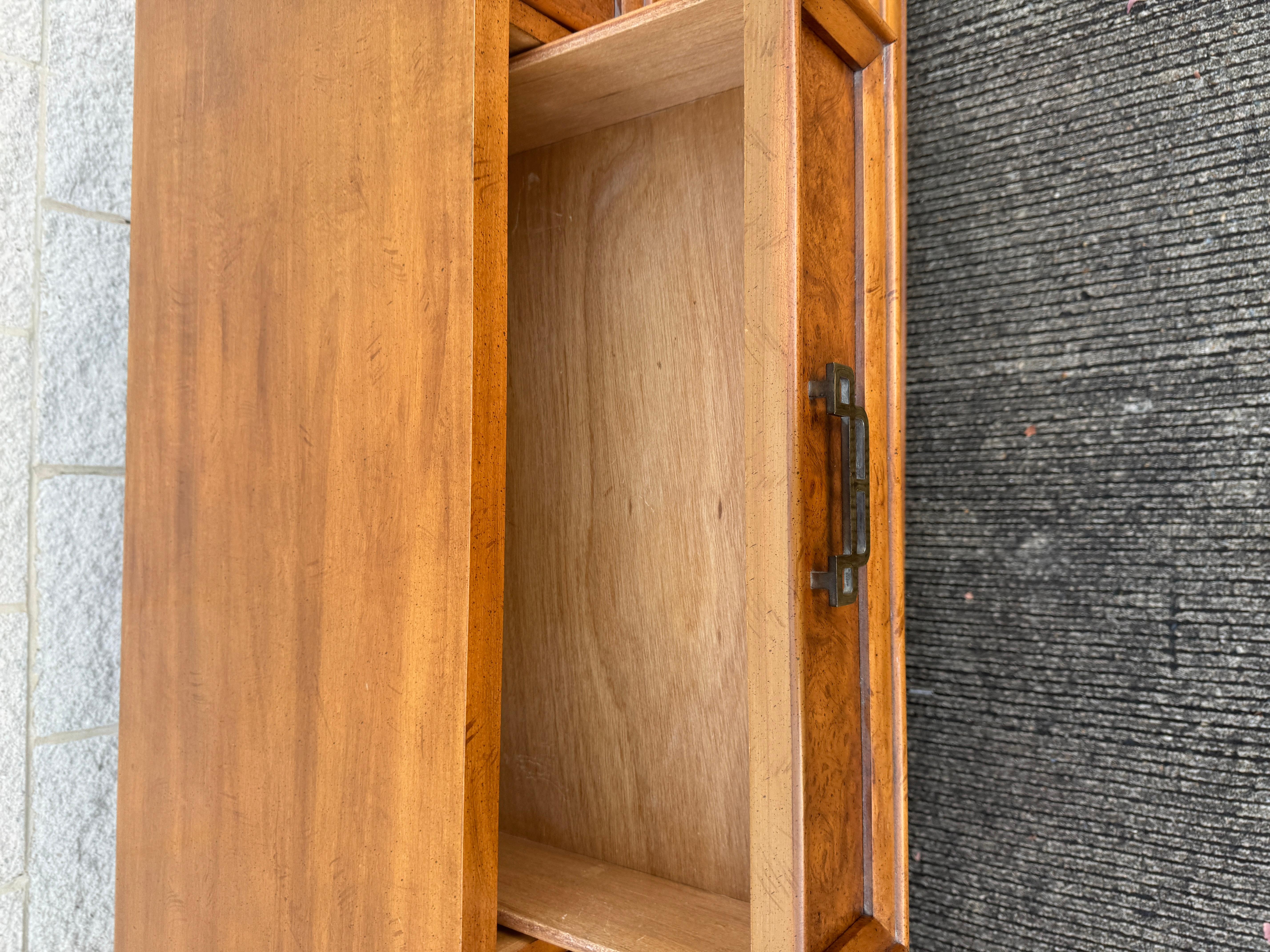 Fin du 20e siècle - Commode en bois de ronce Chinoiserie Collection A Link en vente 8