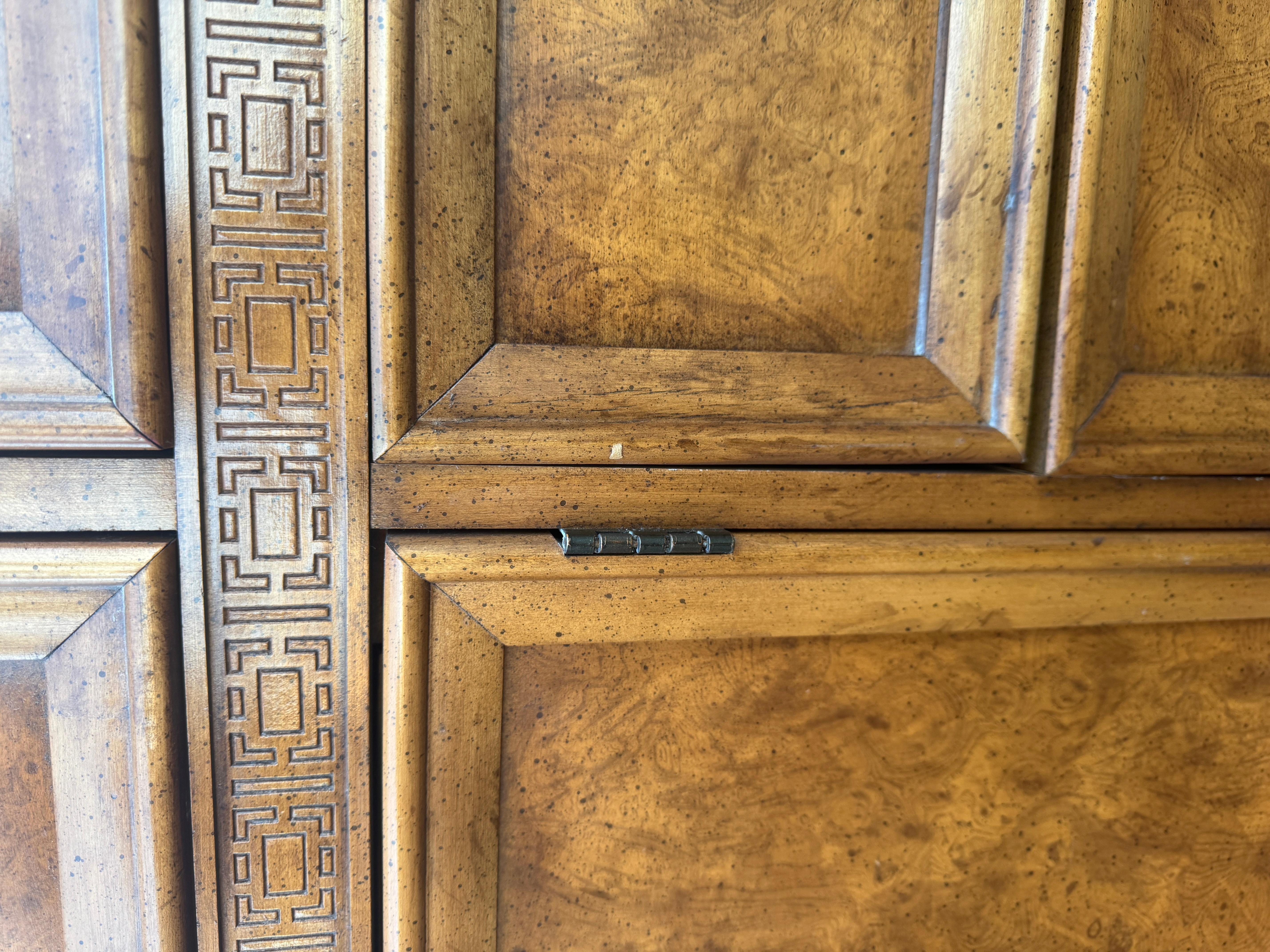 Fin du 20e siècle - Commode en bois de ronce Chinoiserie Collection A Link en vente 9