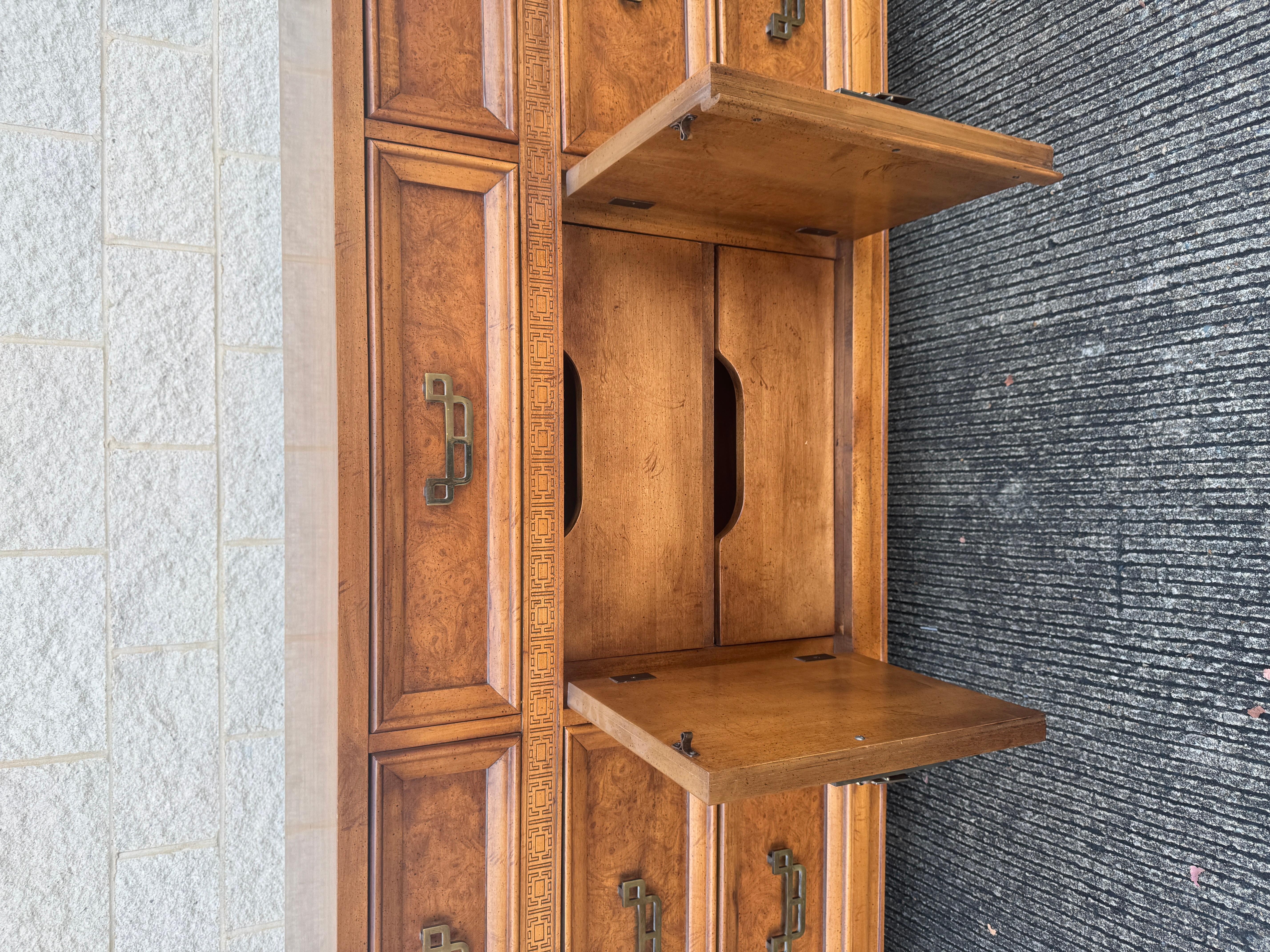 Fin du 20e siècle - Commode en bois de ronce Chinoiserie Collection A Link en vente 11