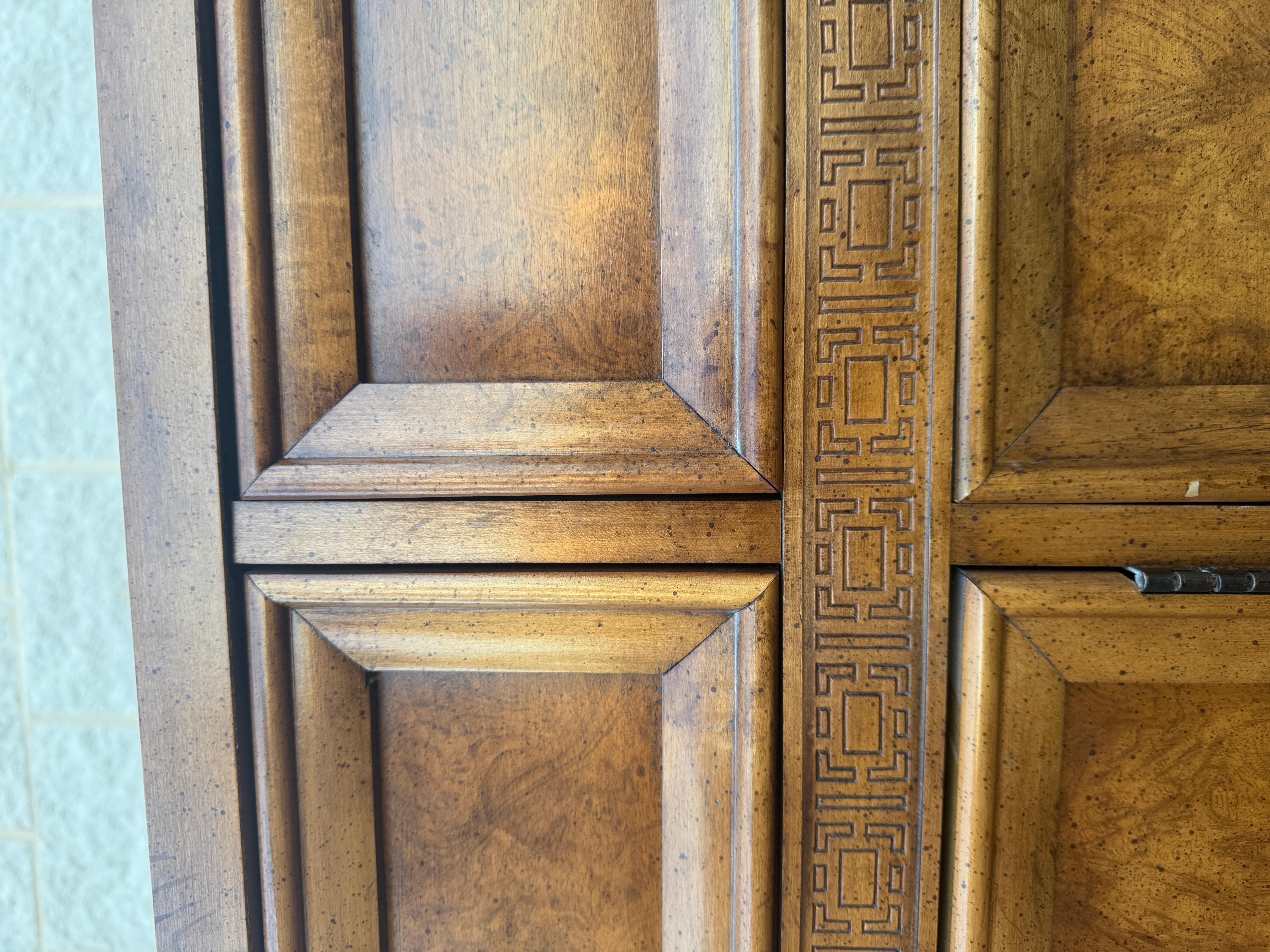 Fin du 20e siècle - Commode en bois de ronce Chinoiserie Collection A Link en vente 13