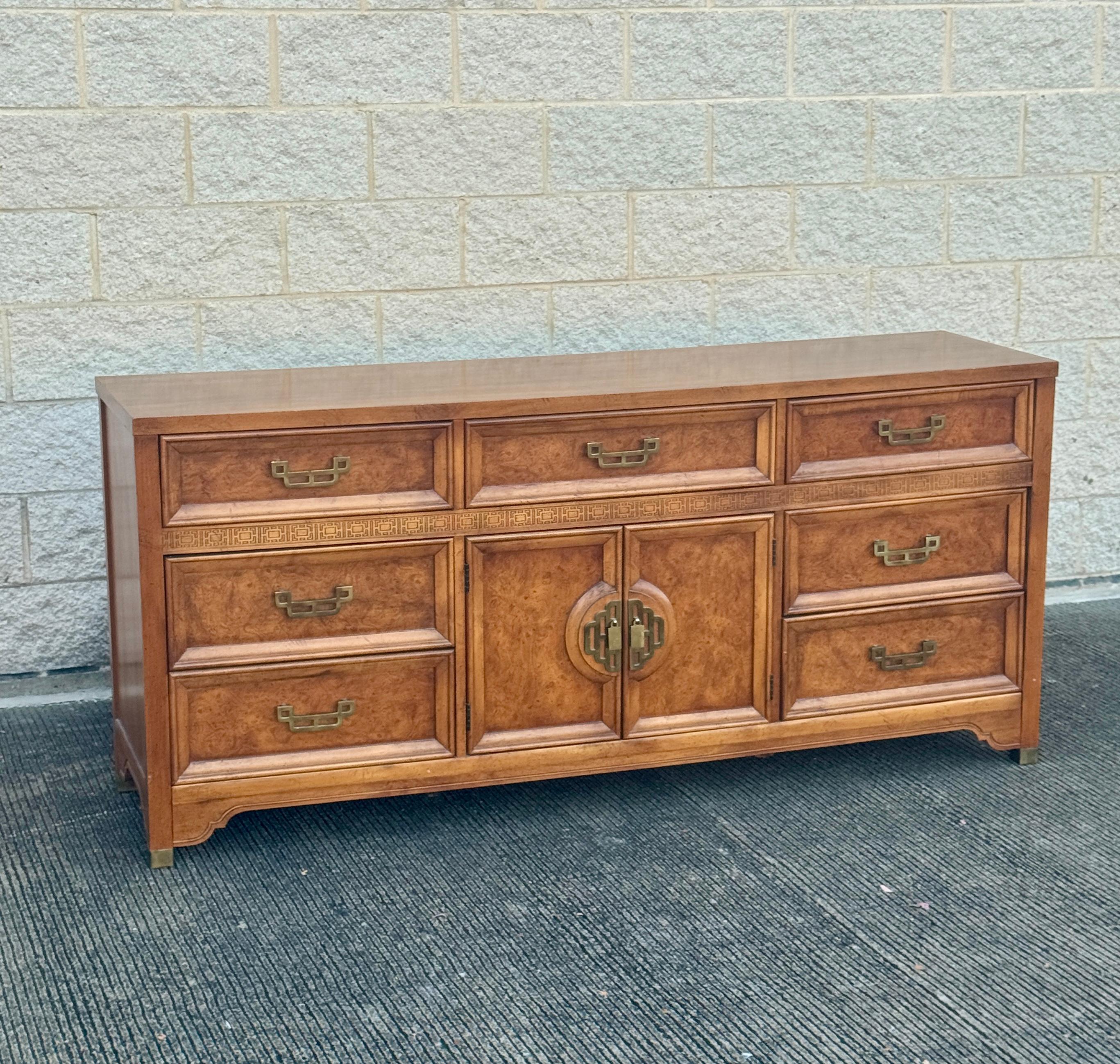 Chinoiseries Fin du 20e siècle - Commode en bois de ronce Chinoiserie Collection A Link en vente