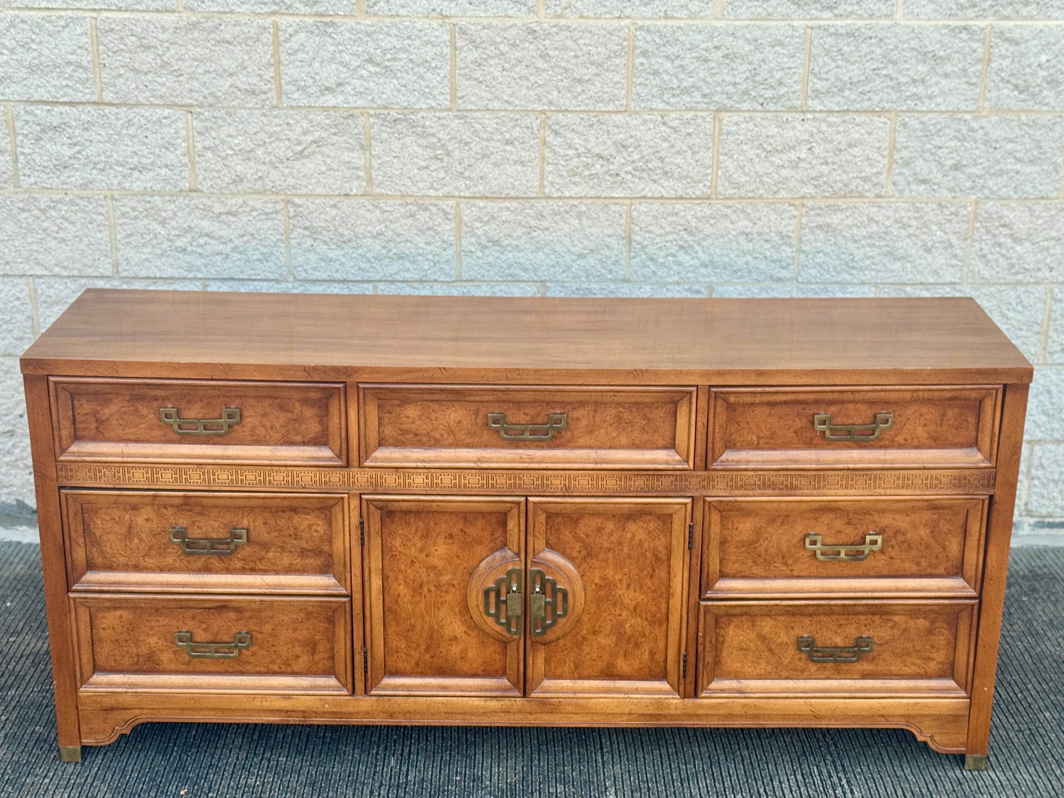 Fin du 20e siècle - Commode en bois de ronce Chinoiserie Collection A Link Bon état - En vente à Elkton, MD