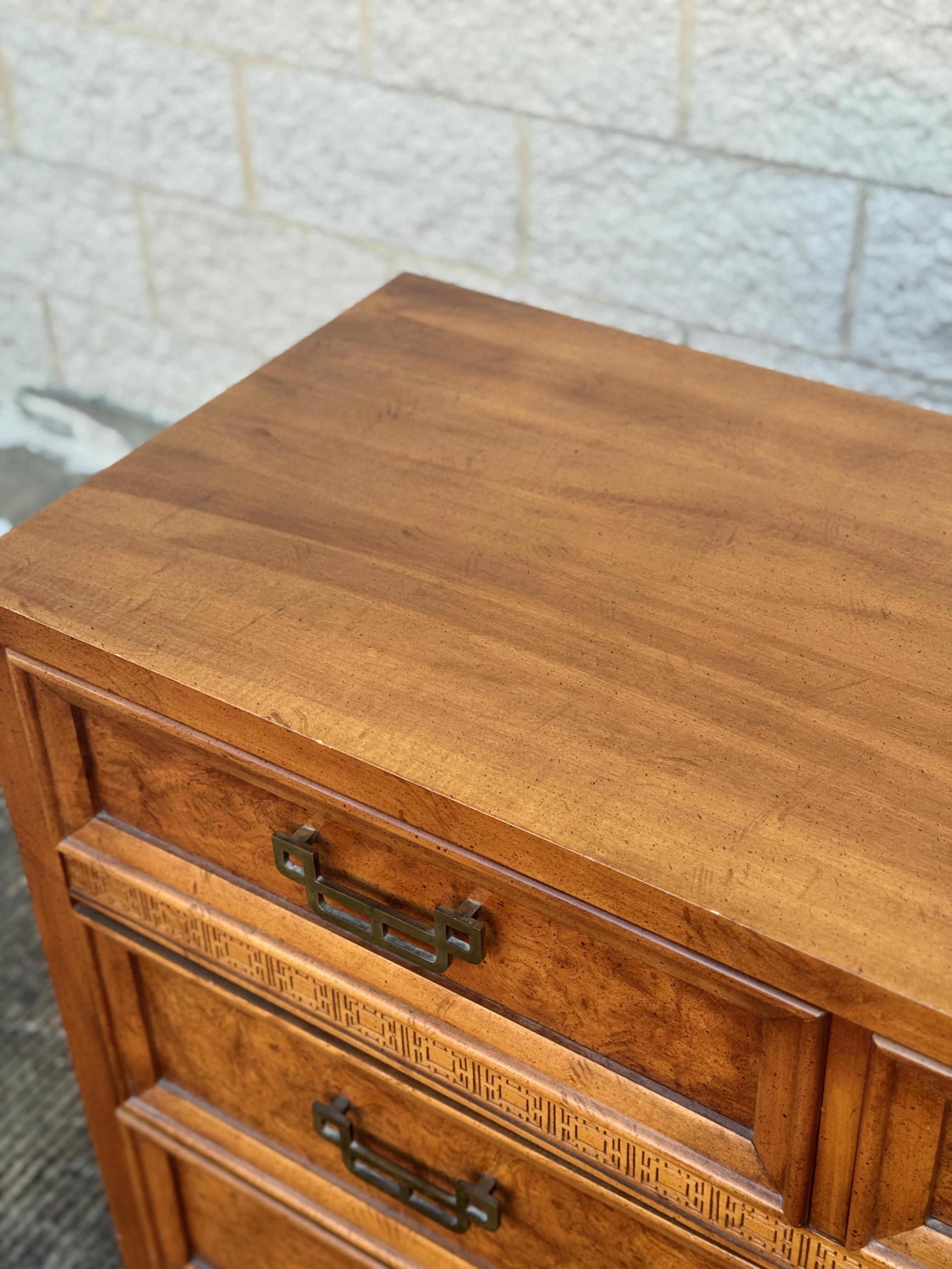 20ième siècle Fin du 20e siècle - Commode en bois de ronce Chinoiserie Collection A Link en vente