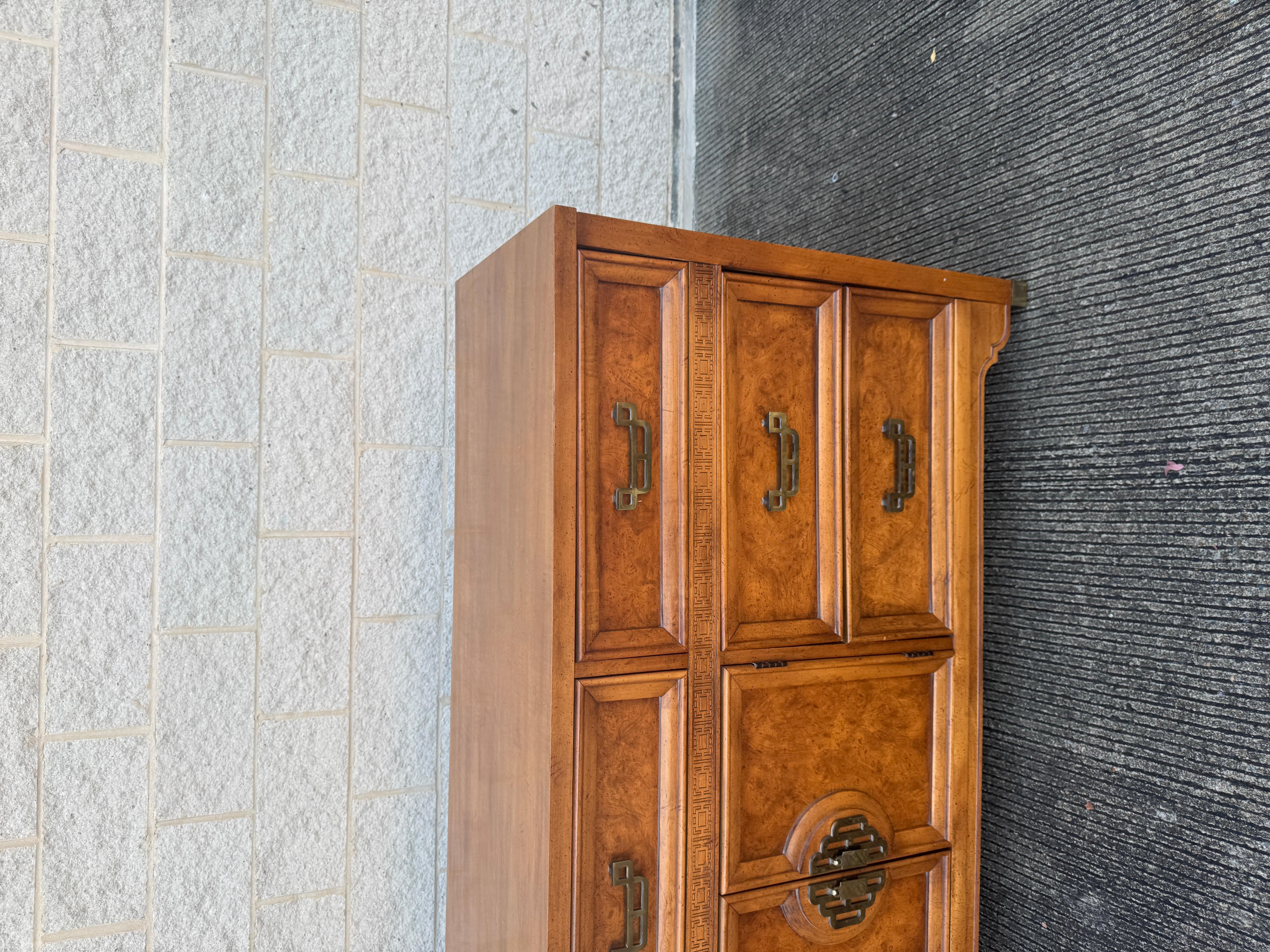 Fin du 20e siècle - Commode en bois de ronce Chinoiserie Collection A Link en vente 3