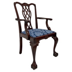 Fauteuil Chippendale en acajou sculpté de la fin du 20e siècle avec pieds en griffes