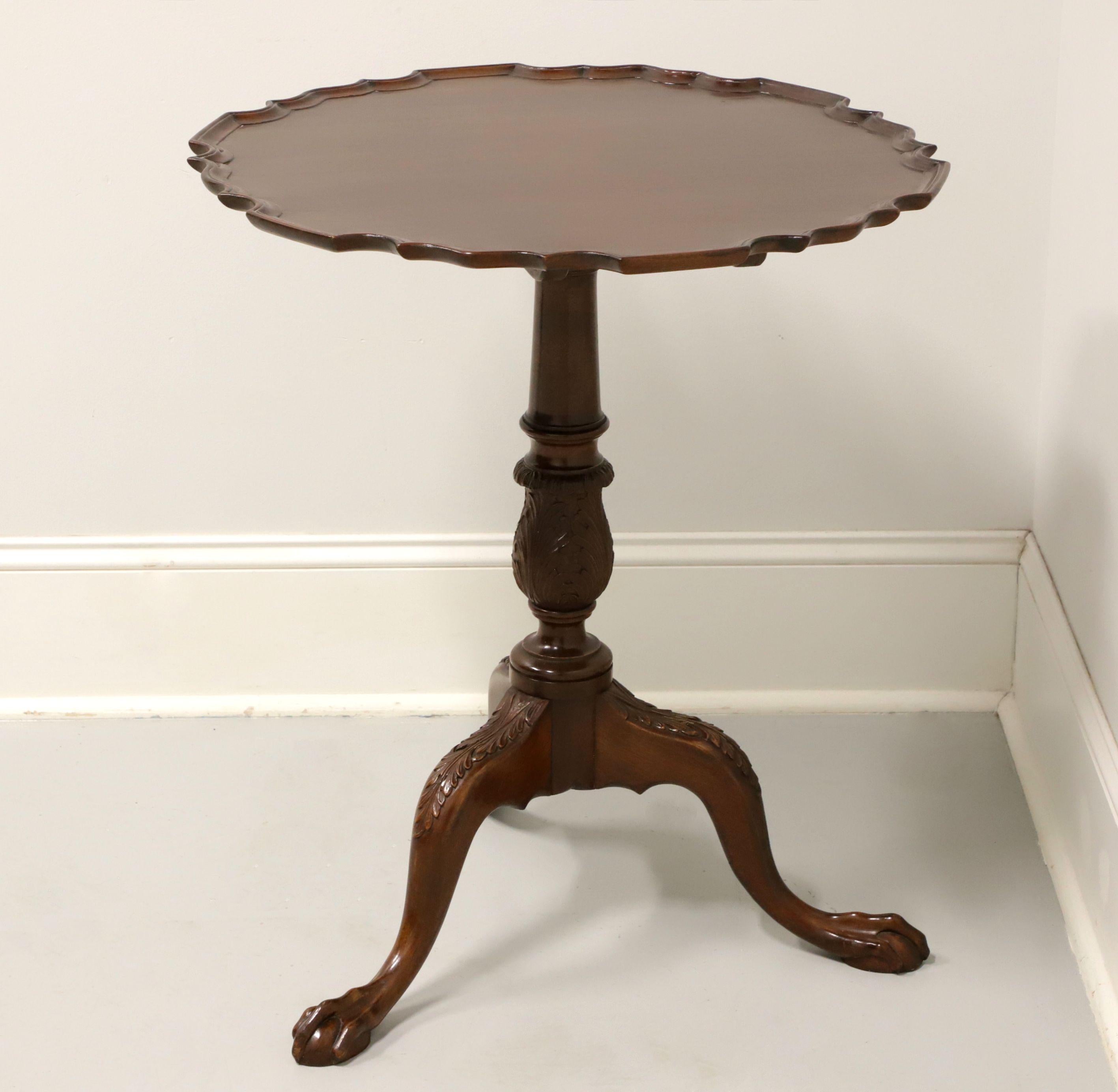 Late 20th Century Carved Mahogany Chippendale Tilt-Top Pie Crust Table In Good Condition In Charlotte, NC