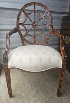 Fauteuil en acajou sculpté à dossier en forme d'araignée et à assise tapissée de la fin du XXe siècle