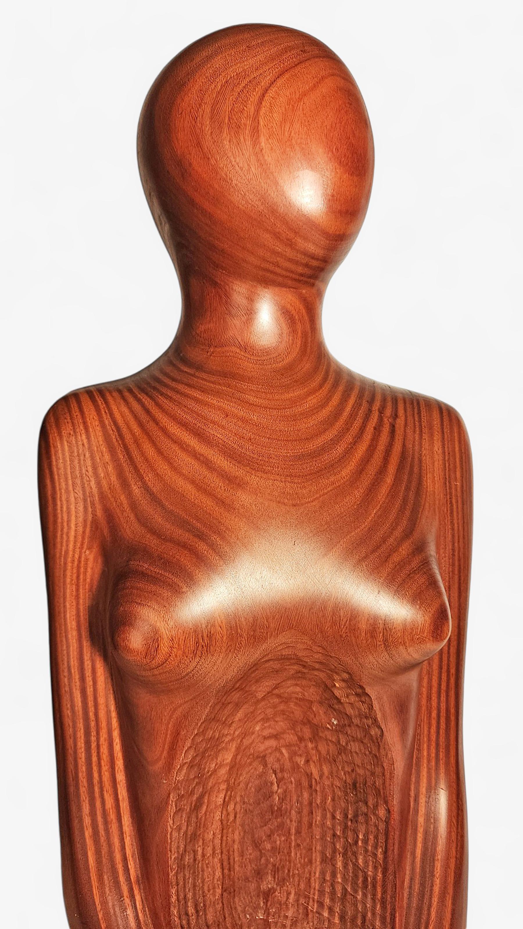 Escultura Decorativa Femenina Tallada en Madera Barnizada, Brasil, Finales Siglo XX en Bueno estado para la venta en North Miami, FL
