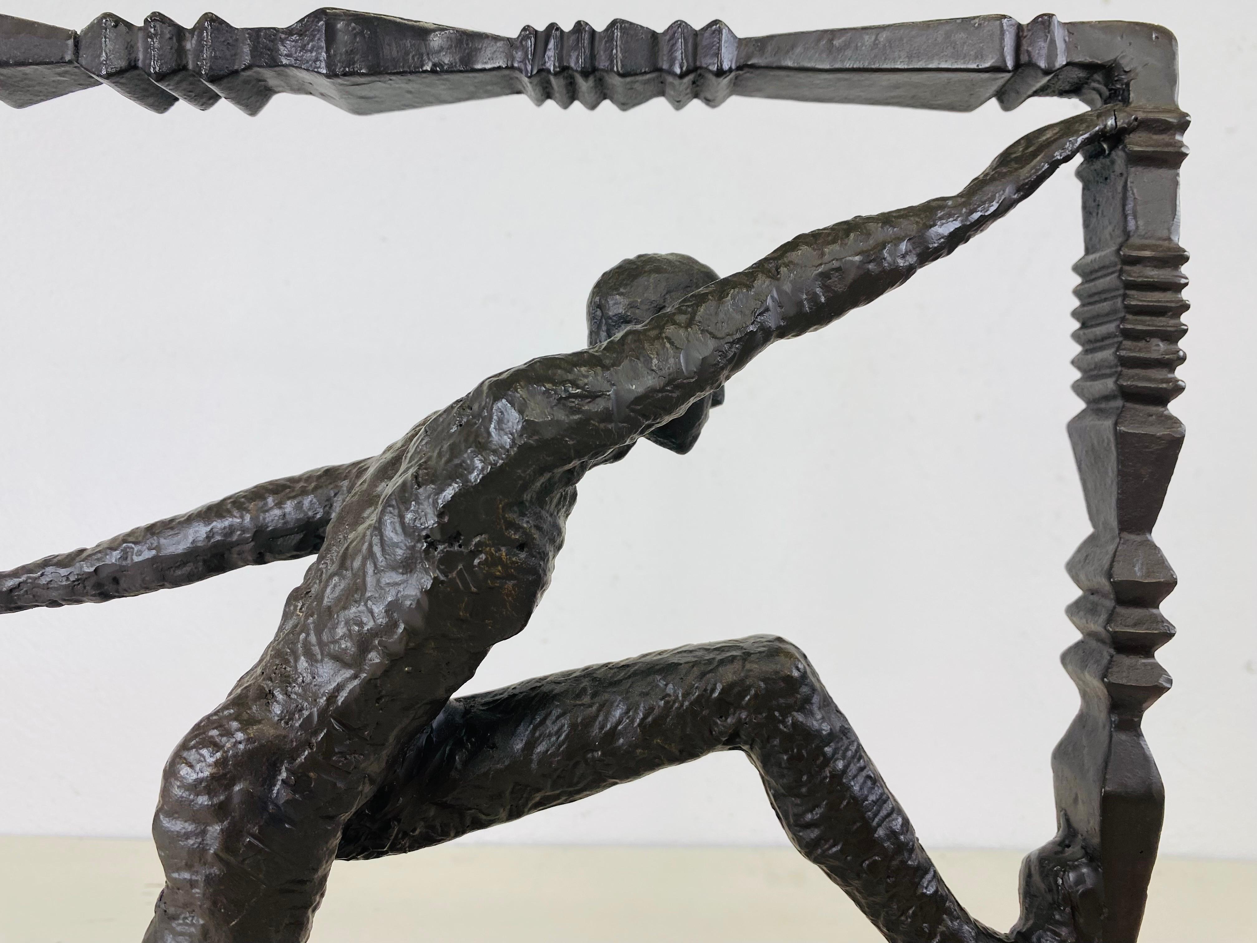 Américain Sculpture figurative moderniste en fonte de la fin du 20e siècle en vente