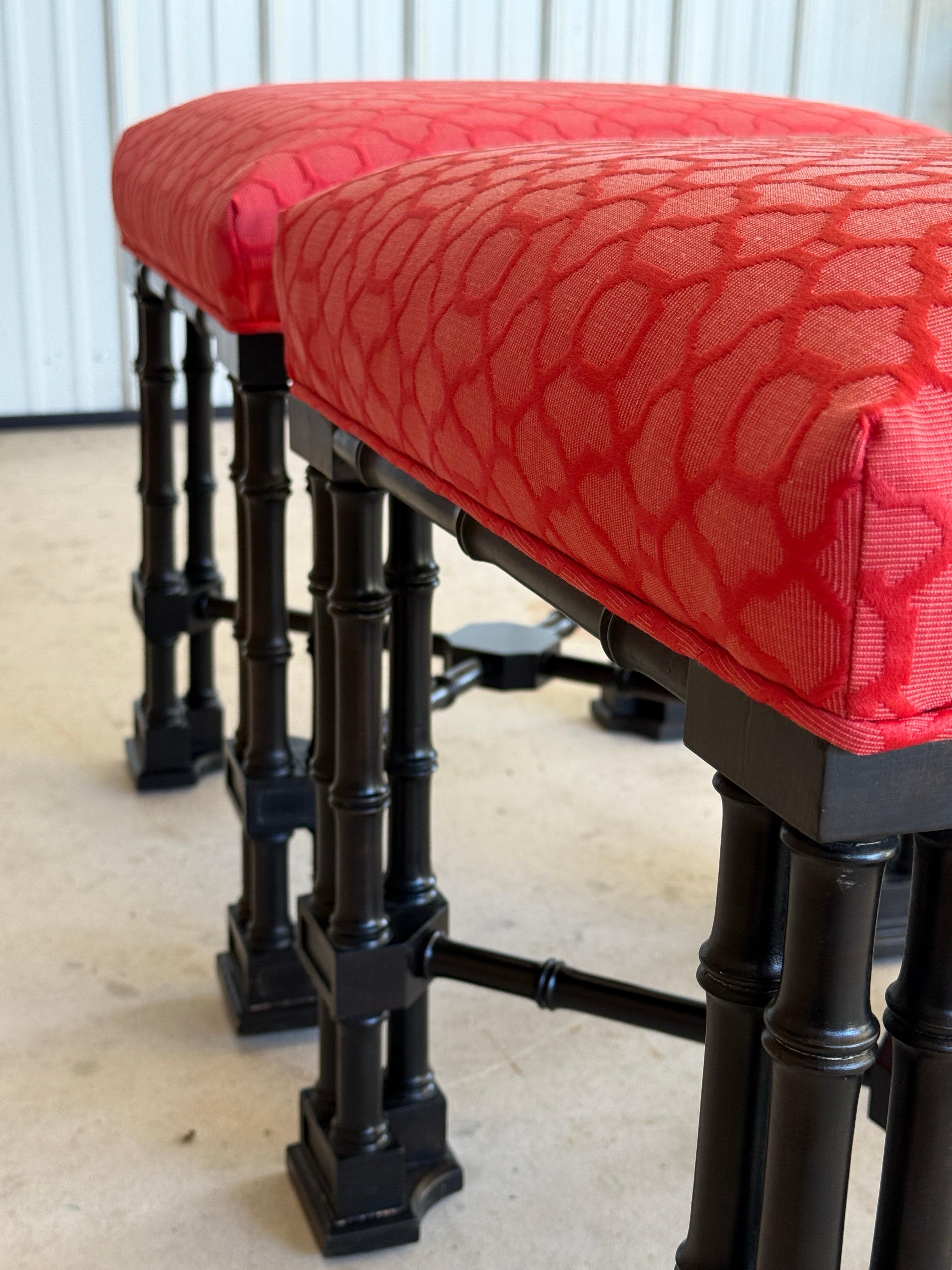 Chinesische Chippendale-Hocker aus Kunstbambus des späten 20. Jahrhunderts - Paar im Angebot 9