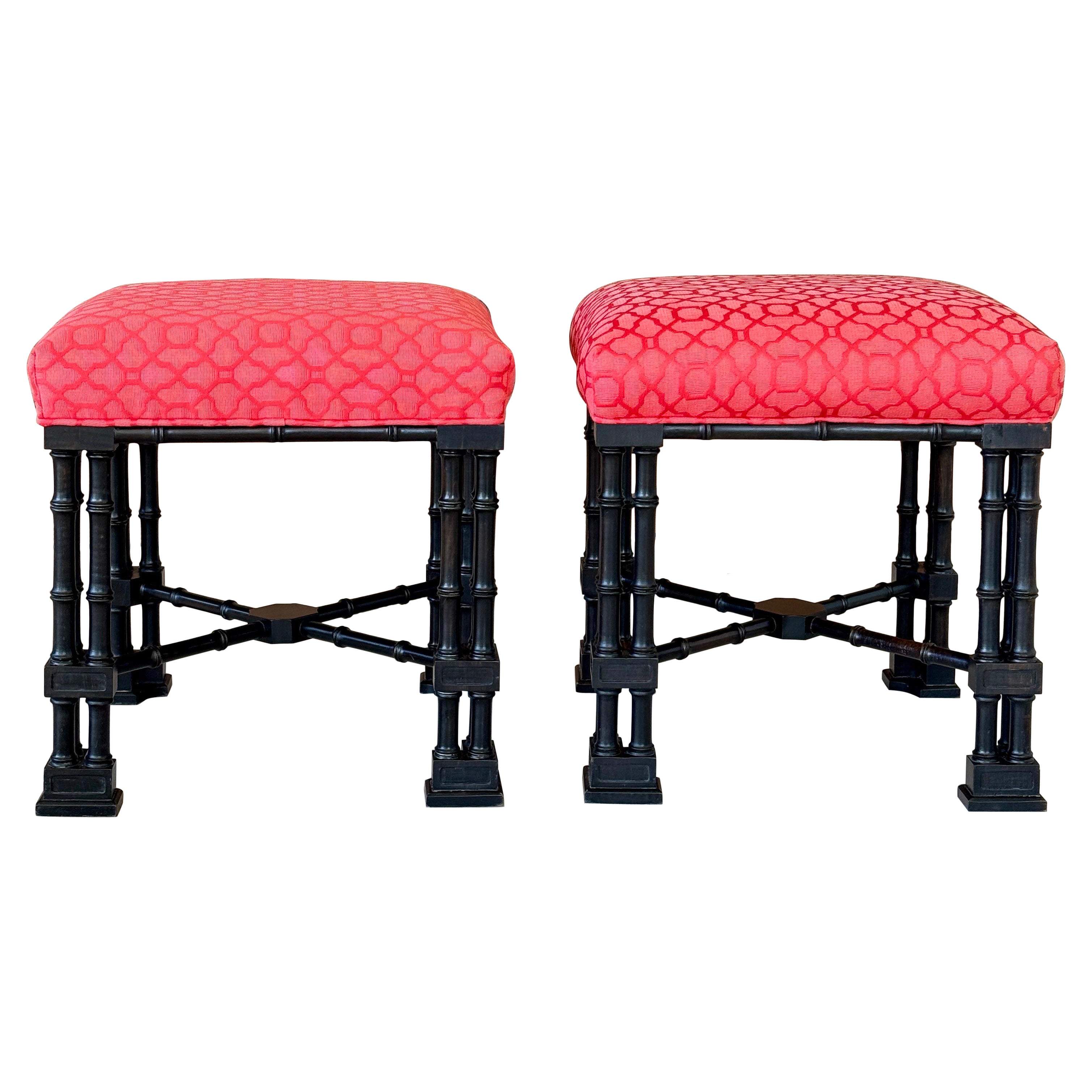 Chinesische Chippendale-Hocker aus Kunstbambus des späten 20. Jahrhunderts - Paar im Angebot