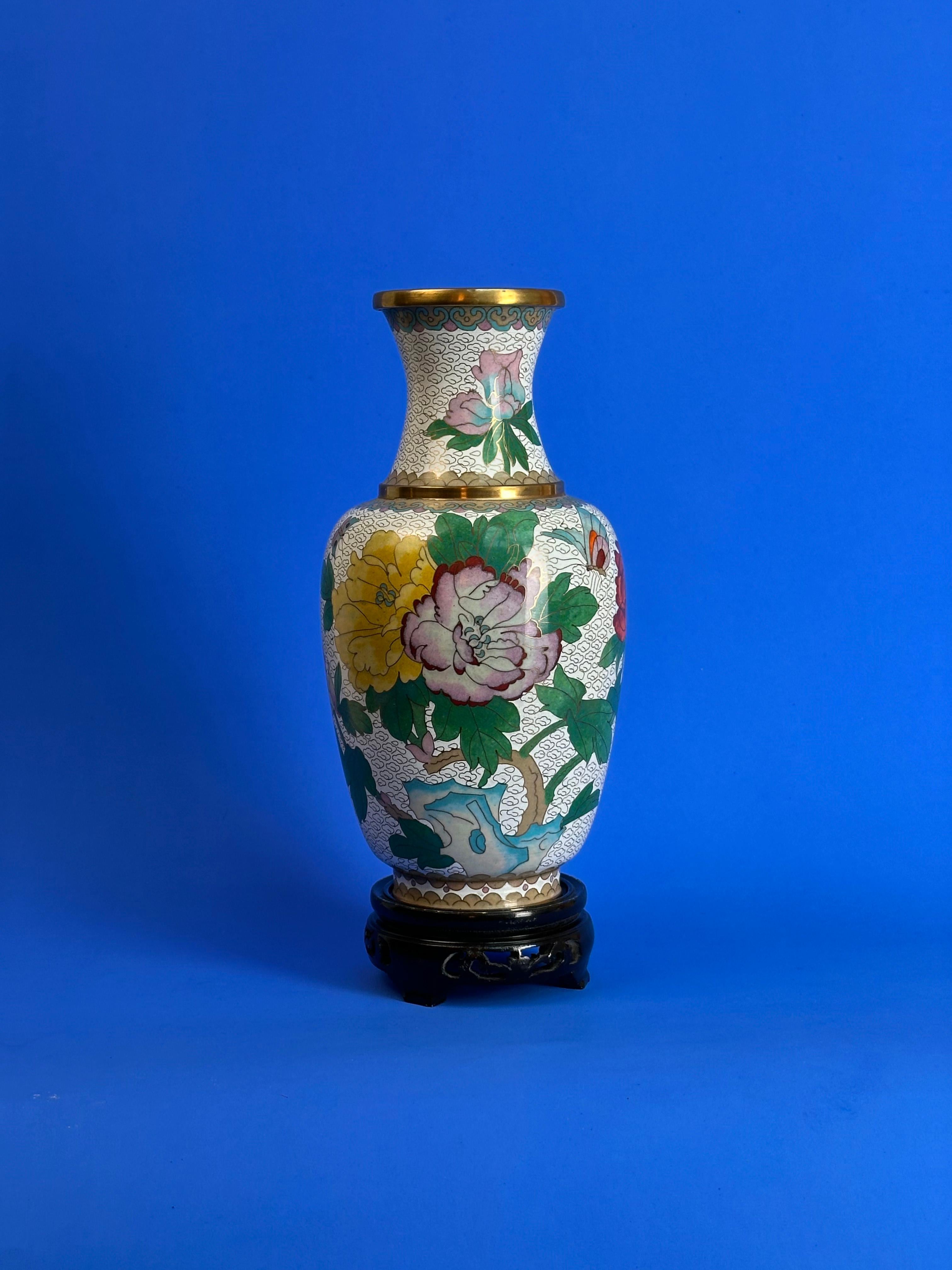 Chinese 'Qing Style' Brass Cloisonné Vase - White with Floral decoration  For Sale 1