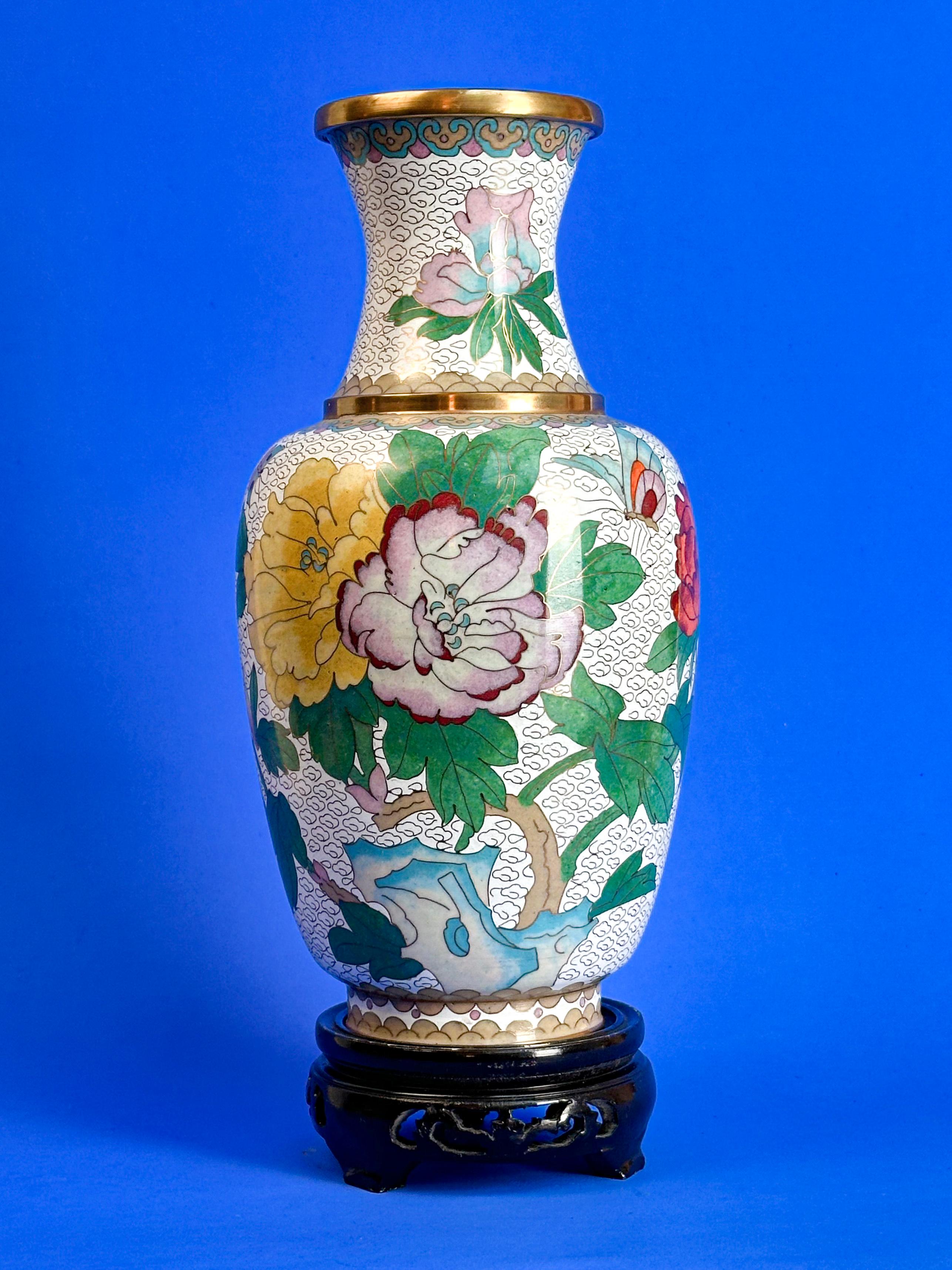 Chinese 'Qing Style' Brass Cloisonné Vase - White with Floral decoration  For Sale 3