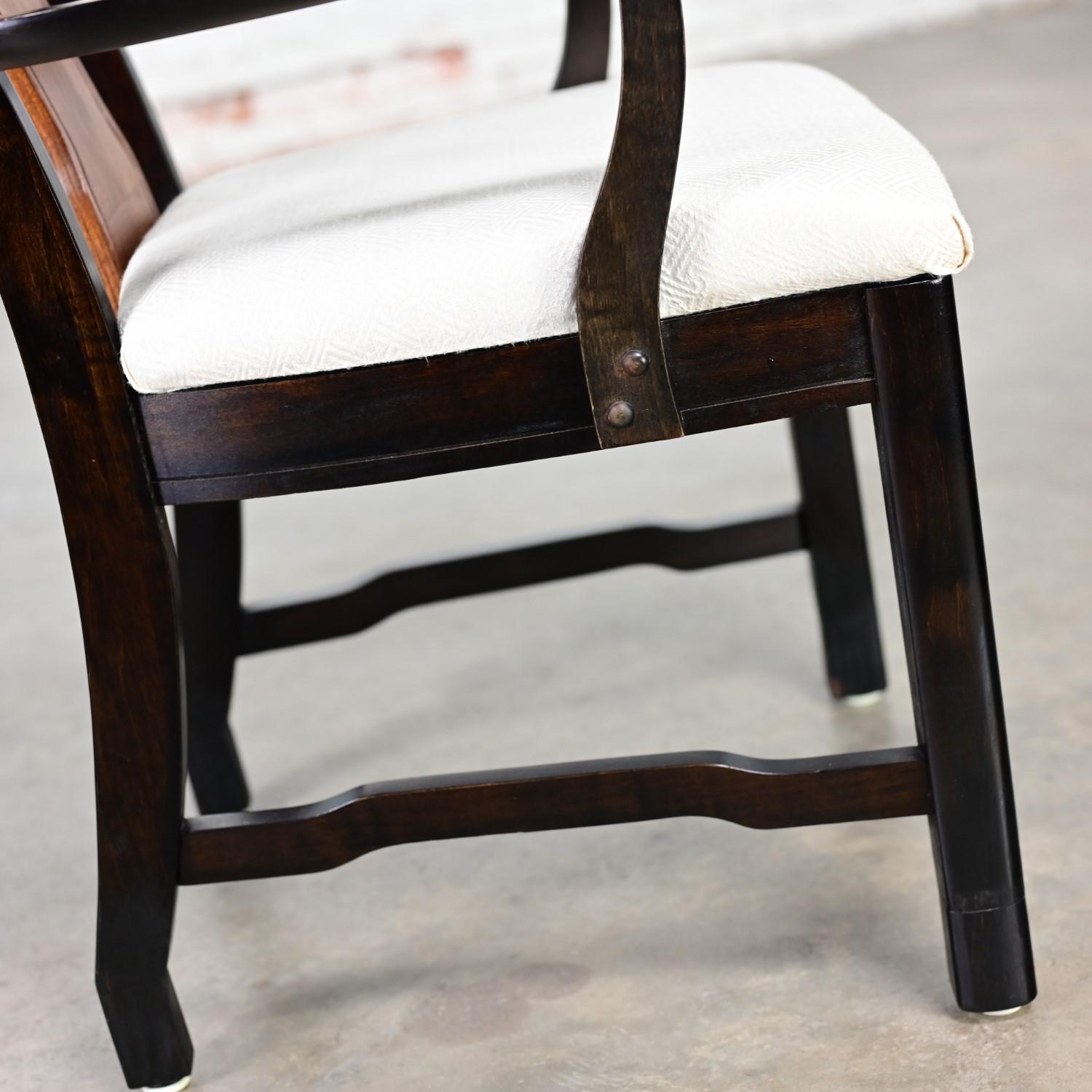 Sillón auxiliar de comedor Broyhill estilo Ming de finales del siglo XX con respaldo de yugo en venta 7
