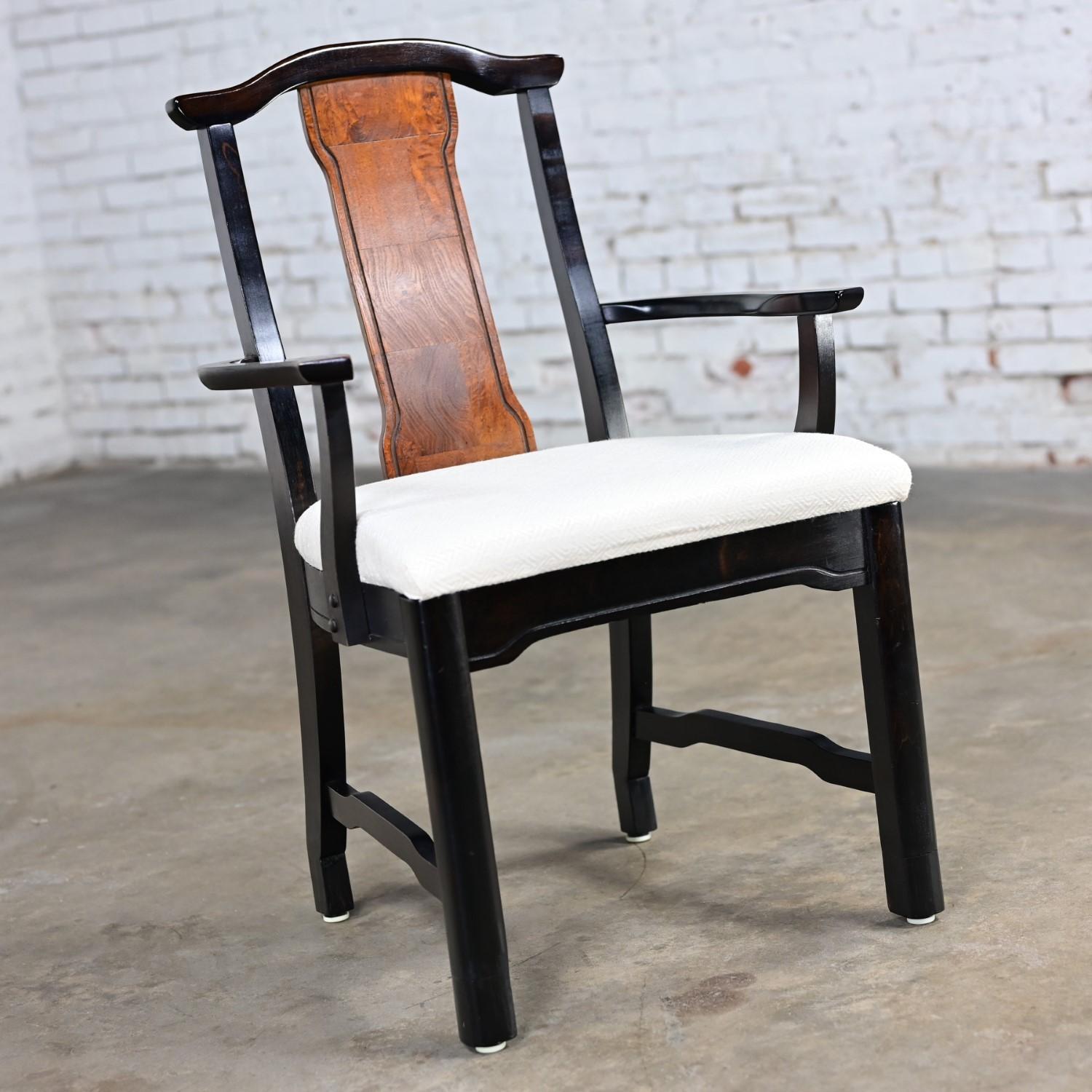 Sillón auxiliar de comedor Broyhill estilo Ming de finales del siglo XX con respaldo de yugo Chinoiserie en venta