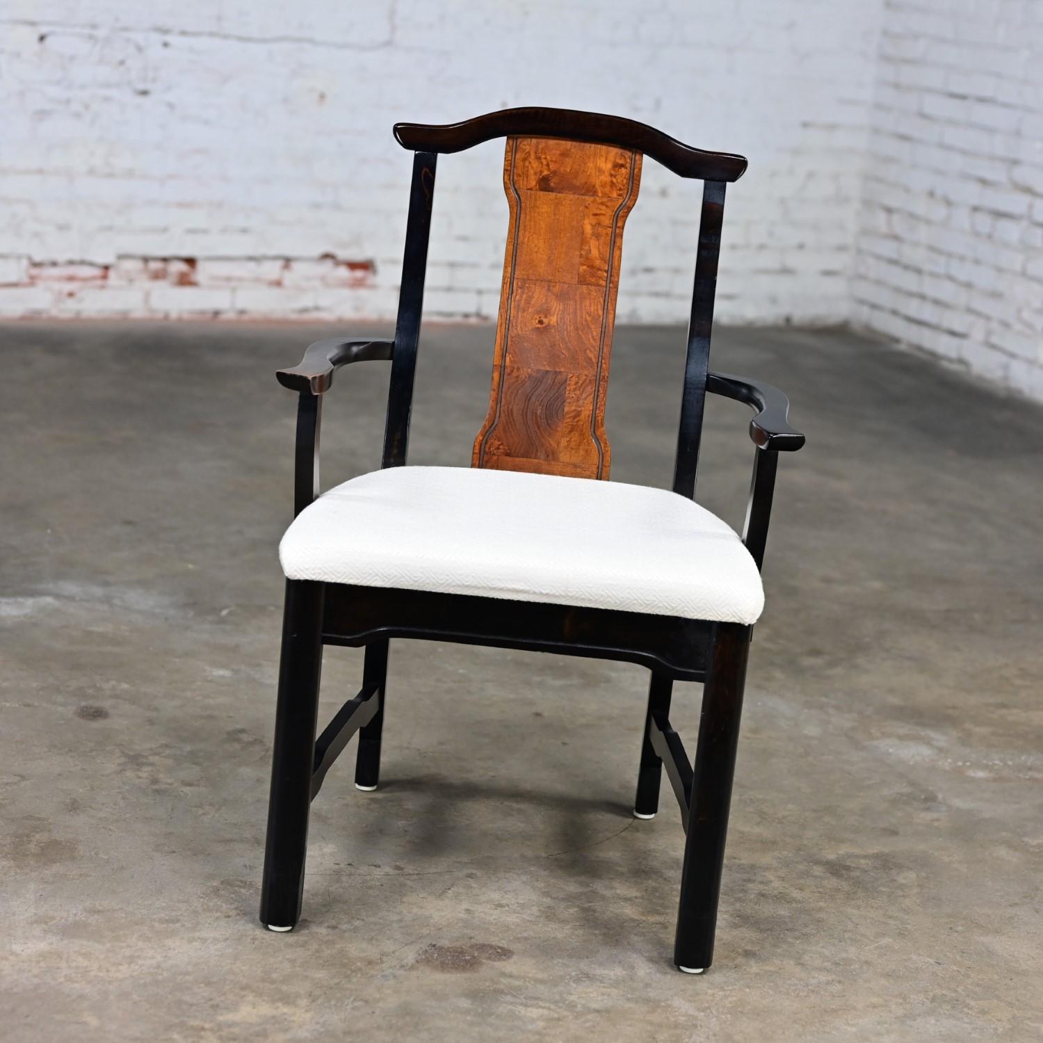 Sillón auxiliar de comedor Broyhill estilo Ming de finales del siglo XX con respaldo de yugo Estadounidense en venta