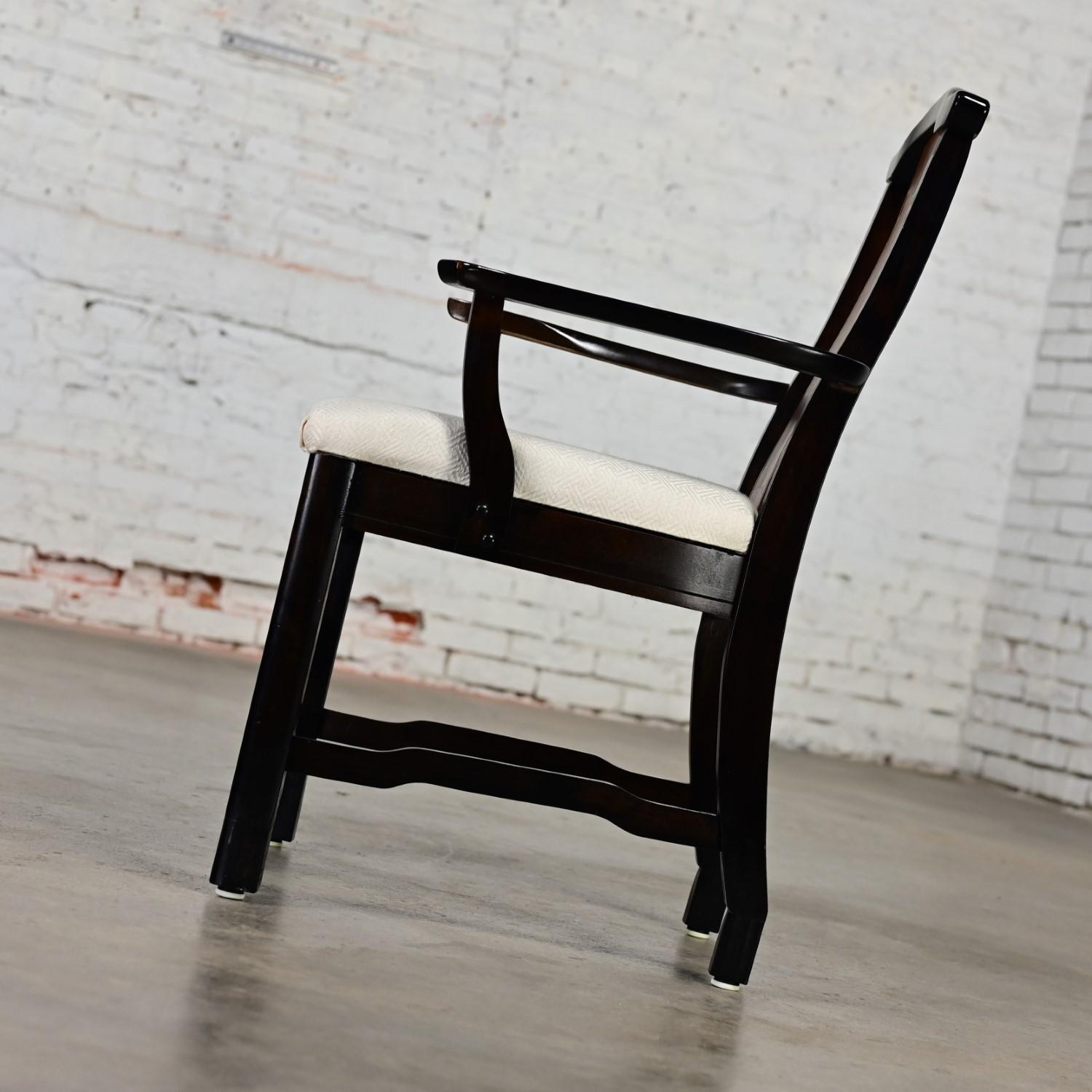 Sillón auxiliar de comedor Broyhill estilo Ming de finales del siglo XX con respaldo de yugo Tela en venta