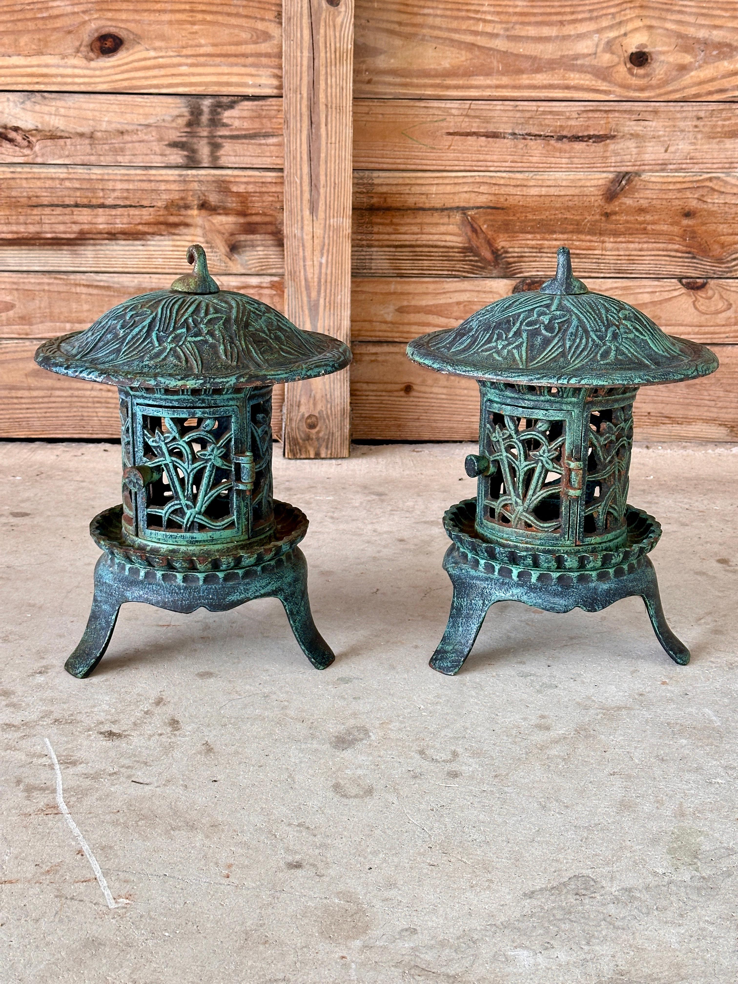Late 20th Century chinoiserie Cast Iron Pagoda Lanterns Pair 5