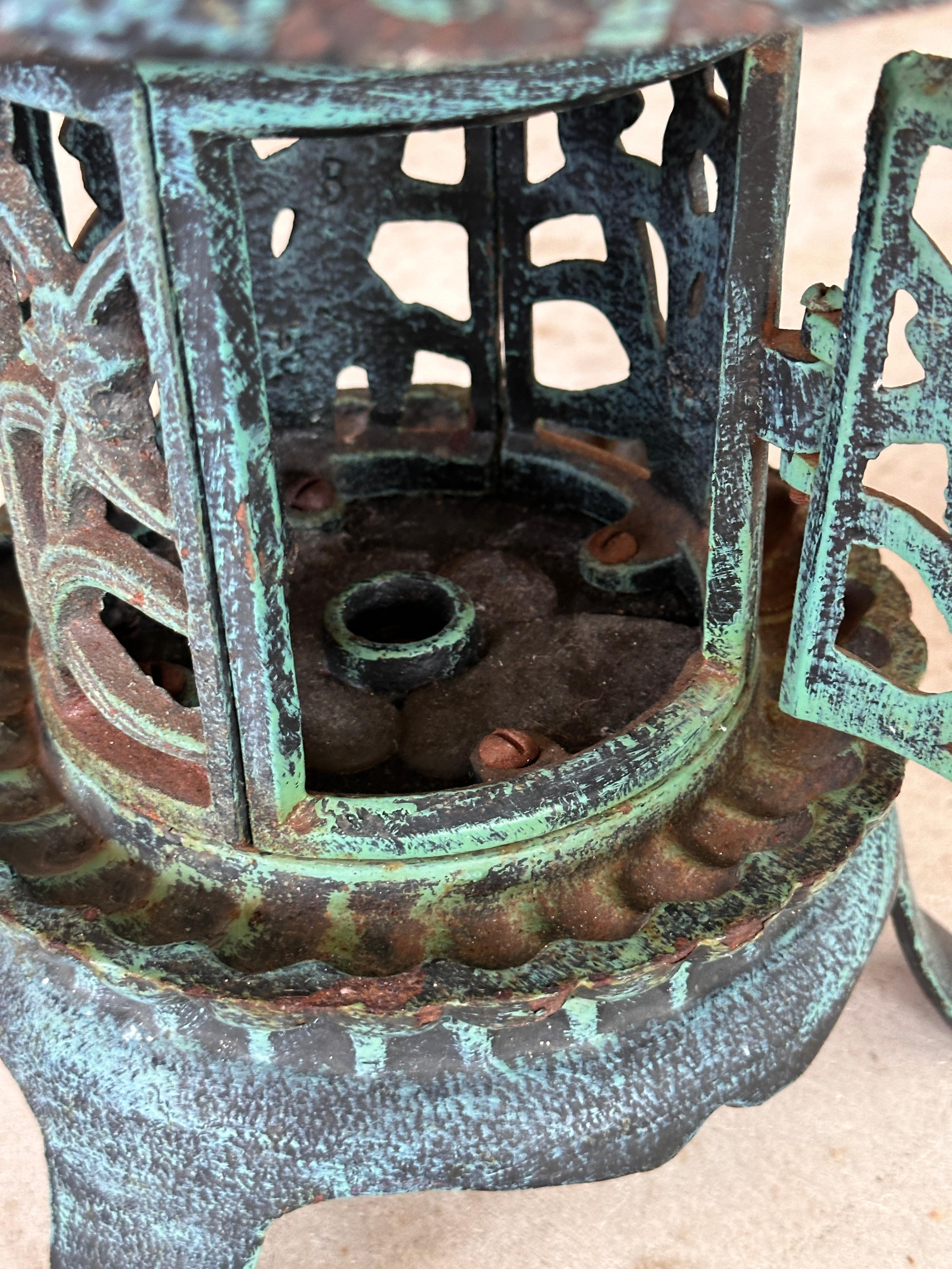 Late 20th Century chinoiserie Cast Iron Pagoda Lanterns Pair 7