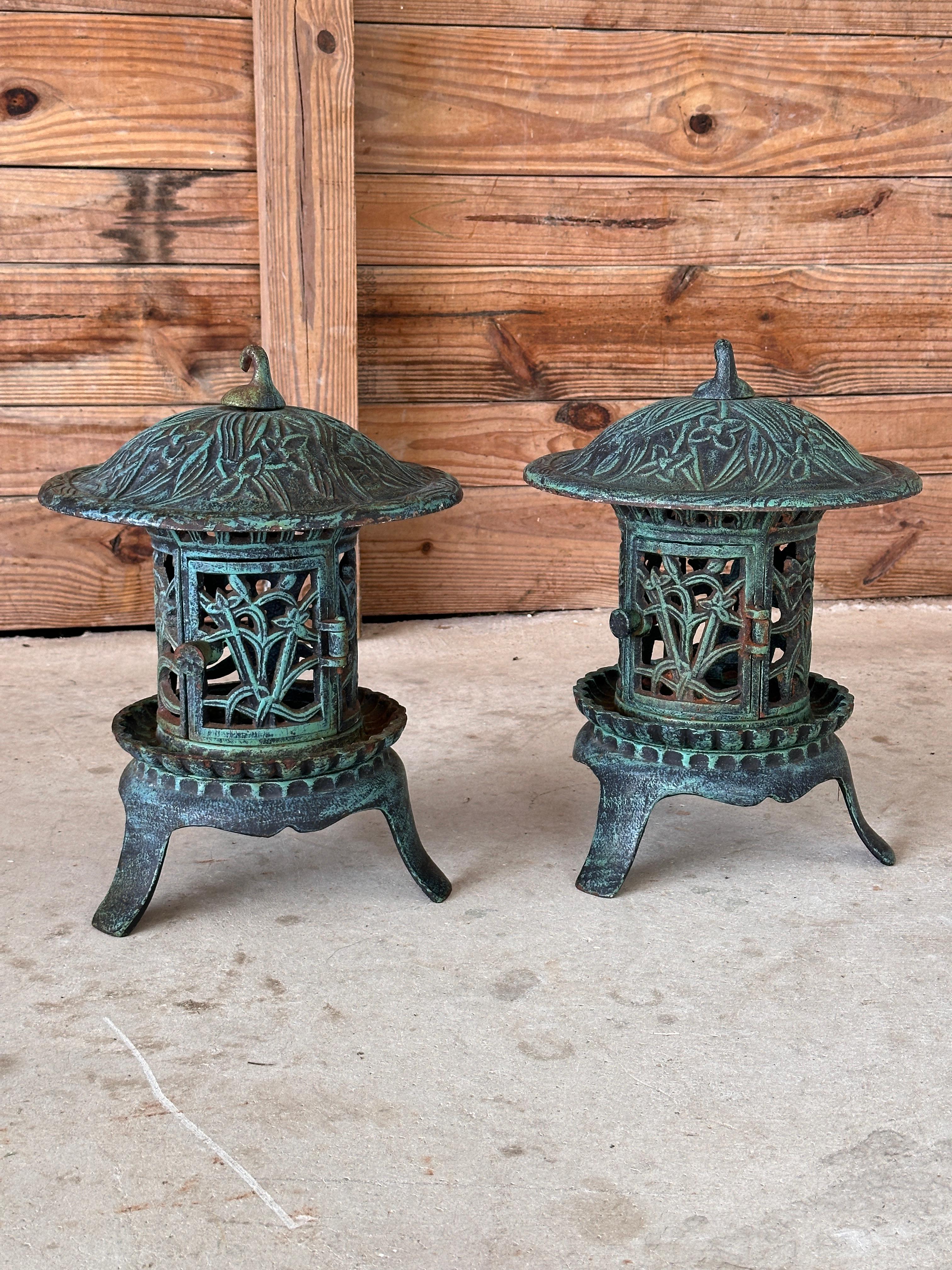 Late 20th Century chinoiserie Cast Iron Pagoda Lanterns Pair 3