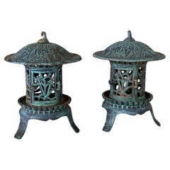 Vintage Late 20th Century chinoiserie Cast Iron Pagoda Lanterns Pair