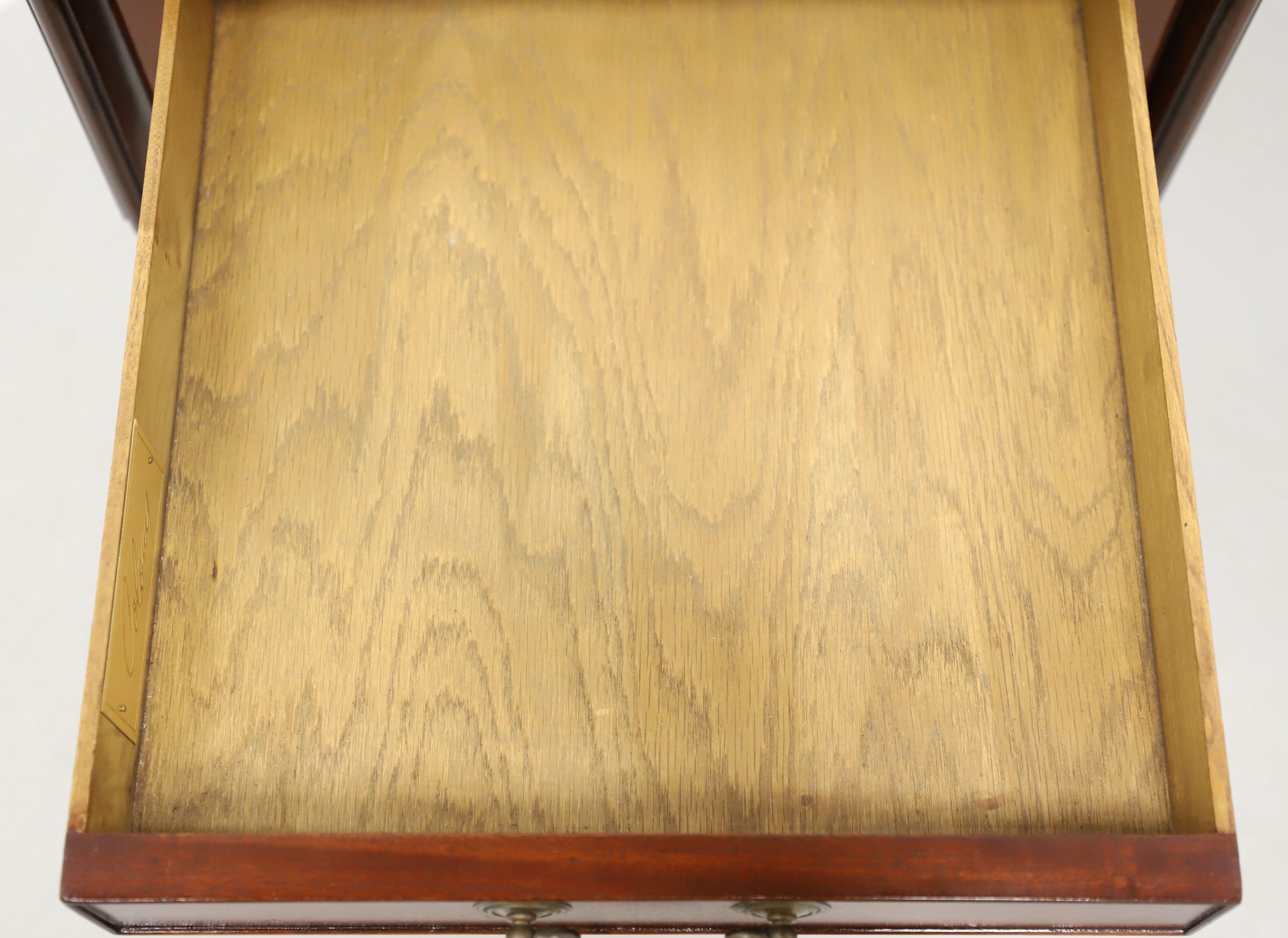 Late 20th Century Chippendale Drop-Leaf End Side Table For Sale 5