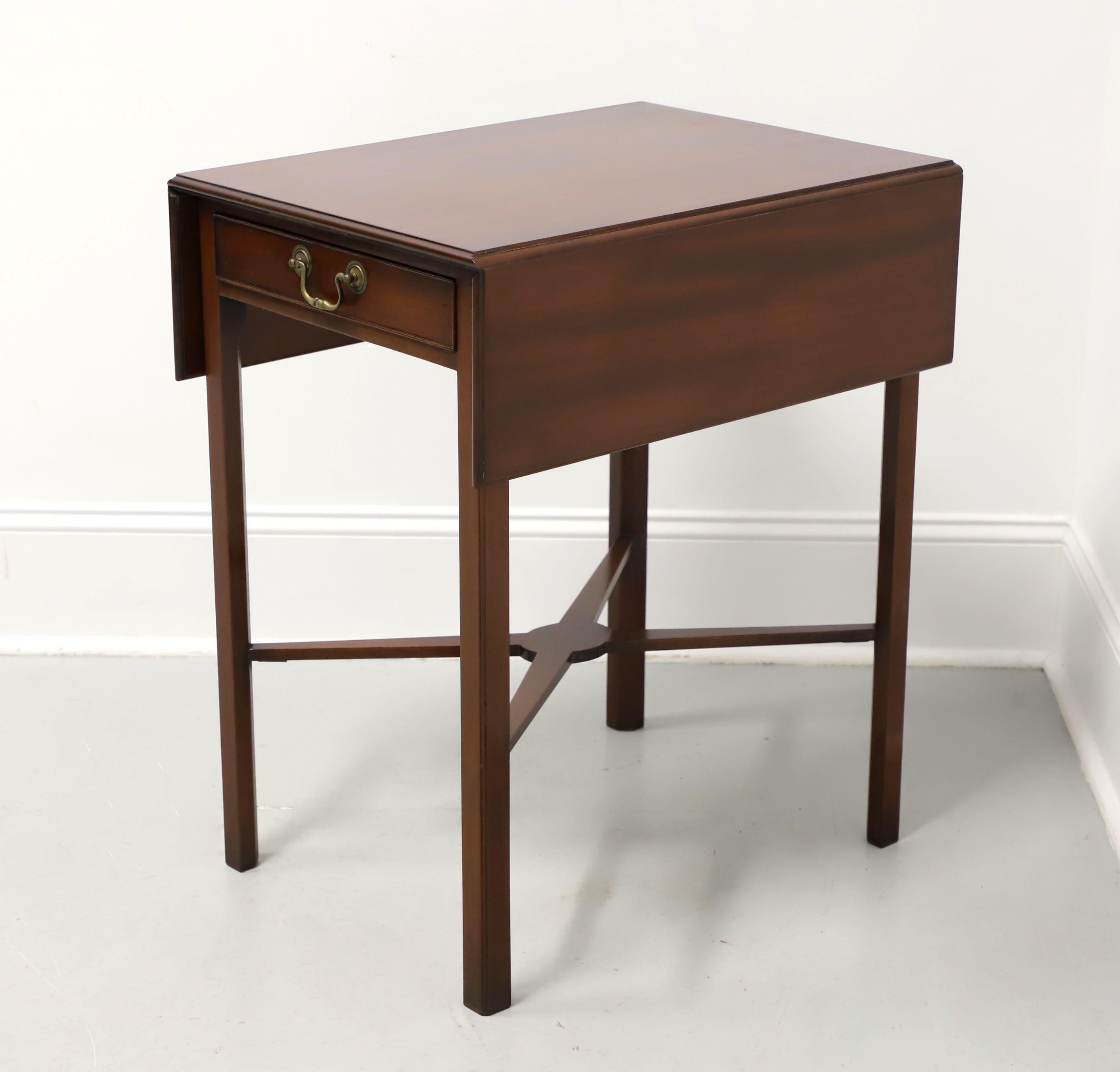 Late 20th Century Chippendale Drop-Leaf End Side Table In Good Condition For Sale In Charlotte, NC