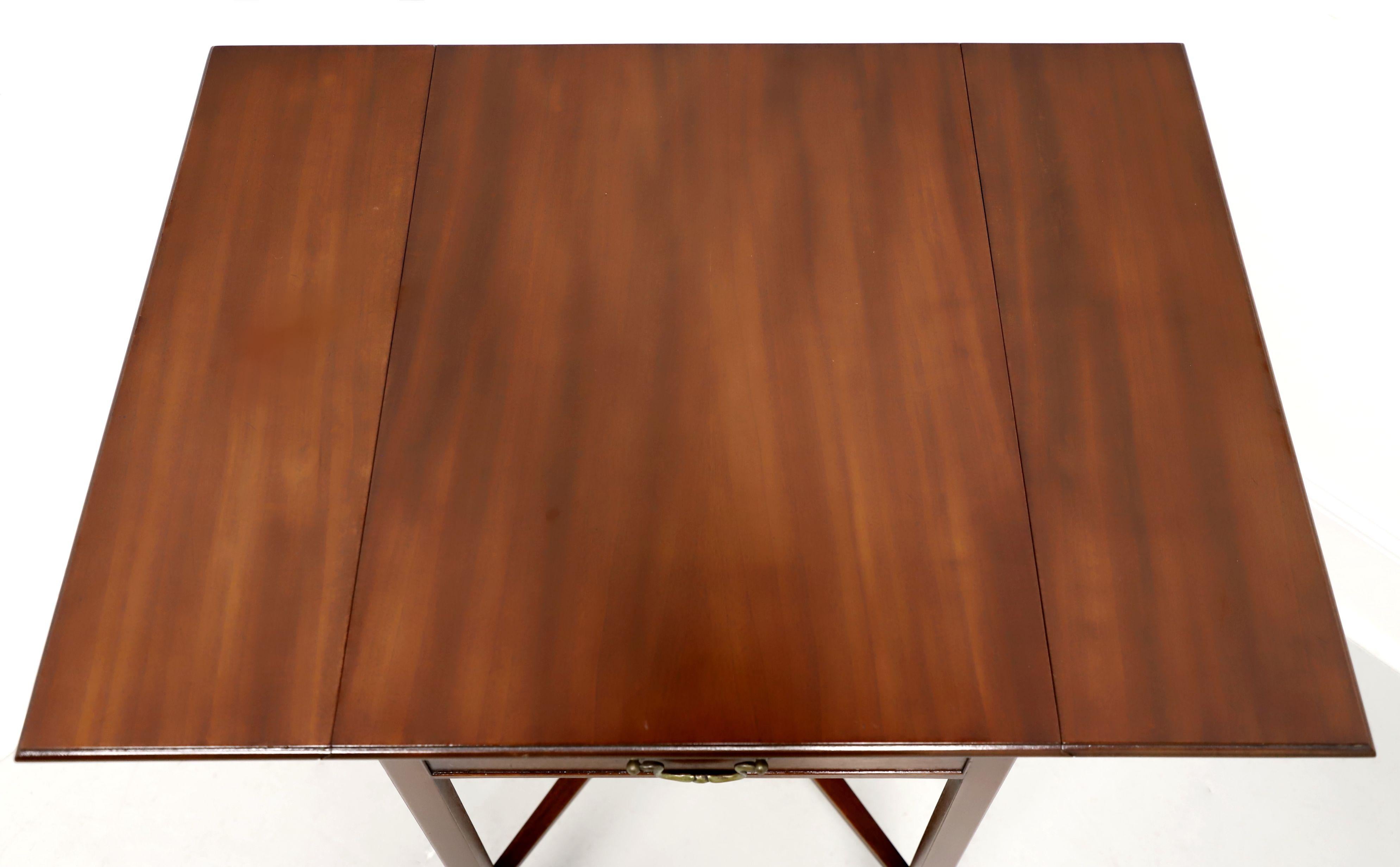 Late 20th Century Chippendale Drop-Leaf End Side Table For Sale 2