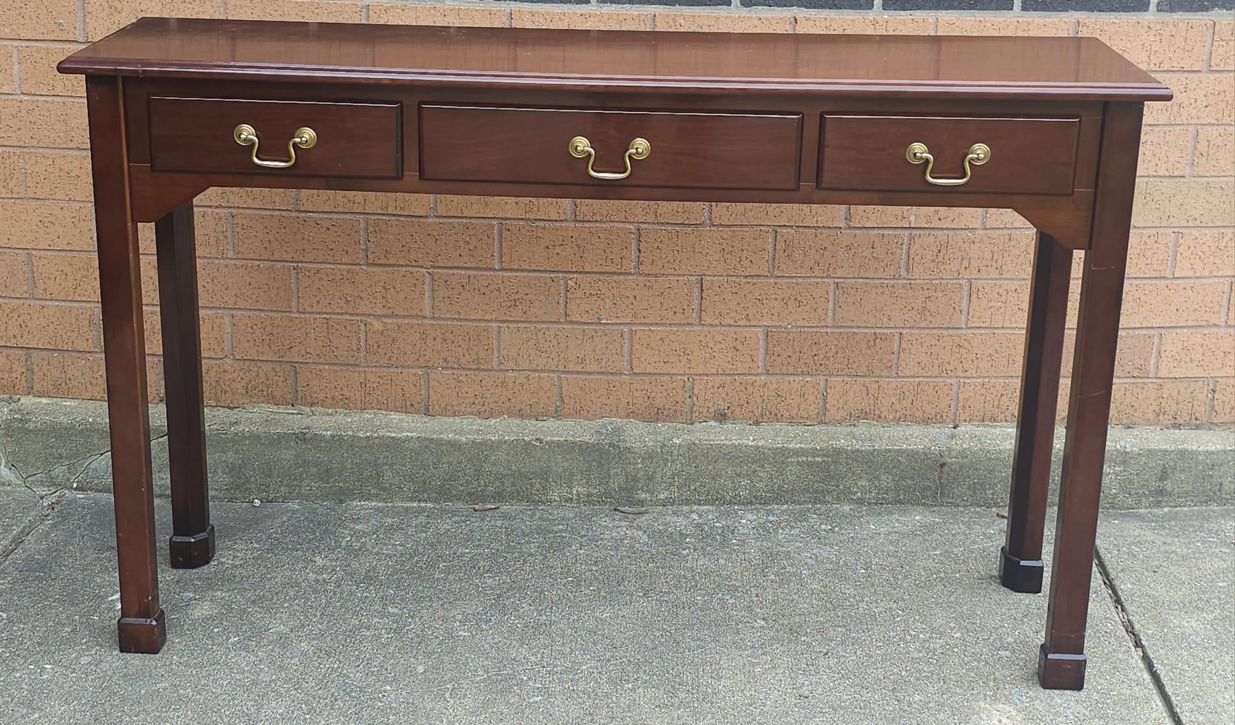 American Late 20th Century Chippendale Style Mahogany Console Table For Sale