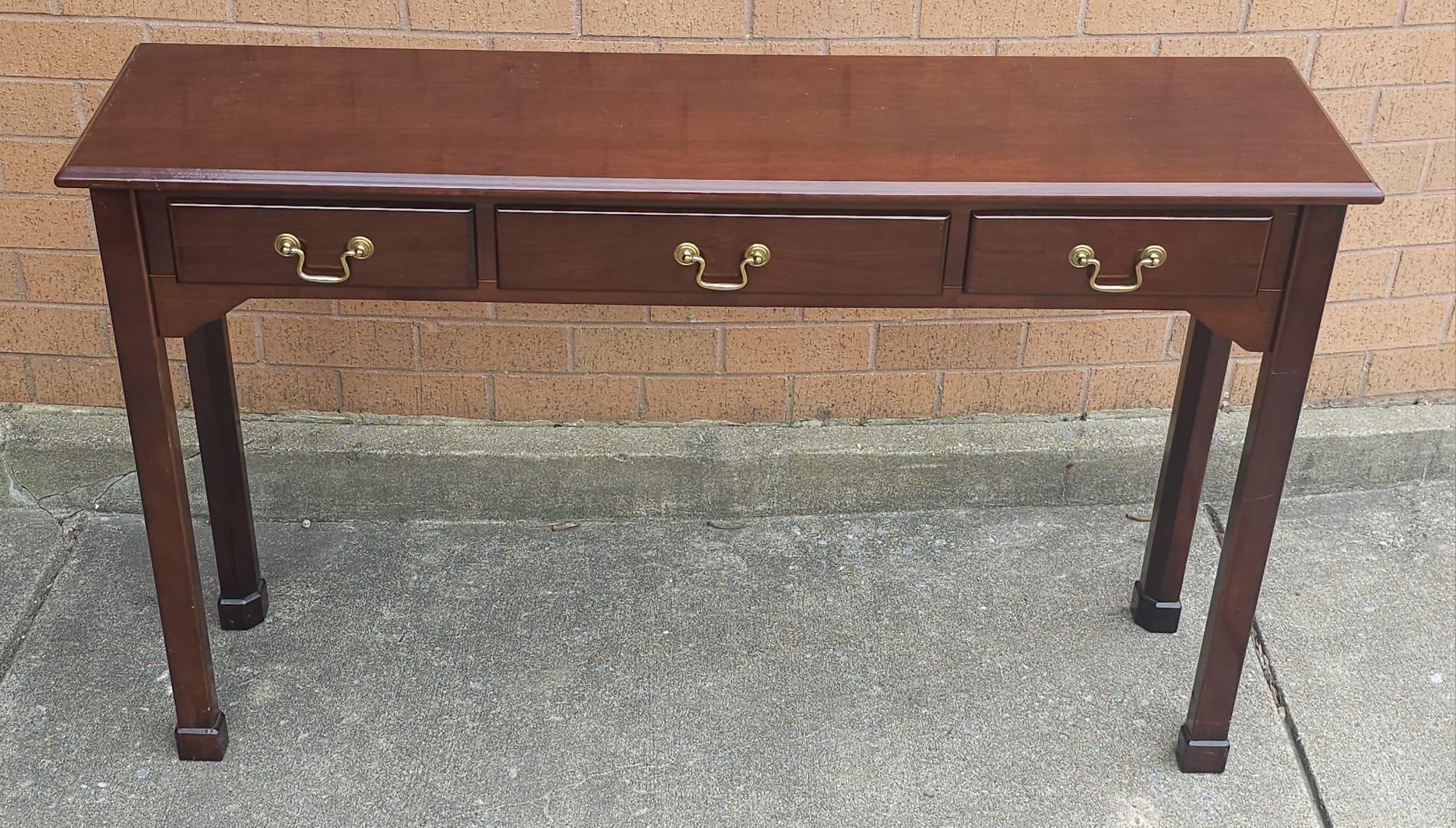 Late 20th Century Chippendale Style Mahogany Console Table For Sale 1