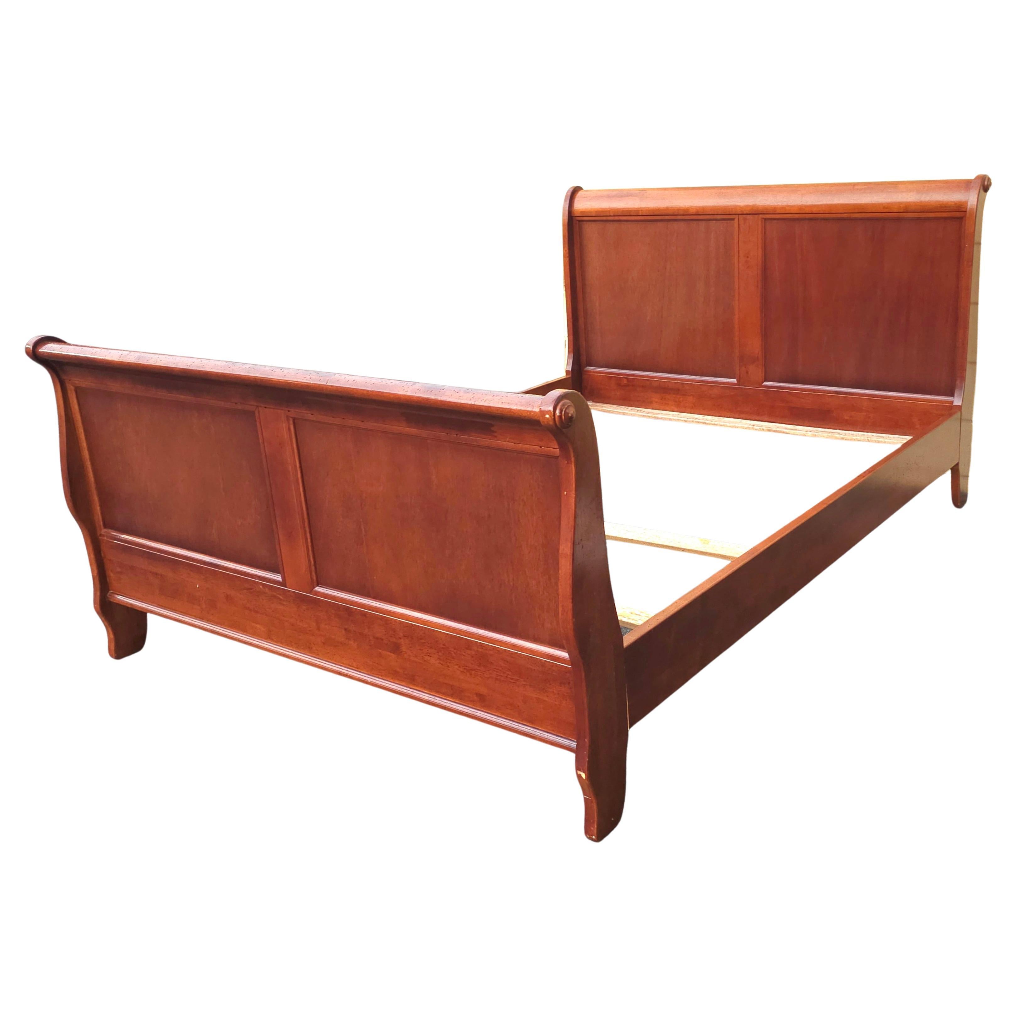 Unknown Late 20th Century Classical Mahogany Queen Size Sleigh Bedstead For Sale