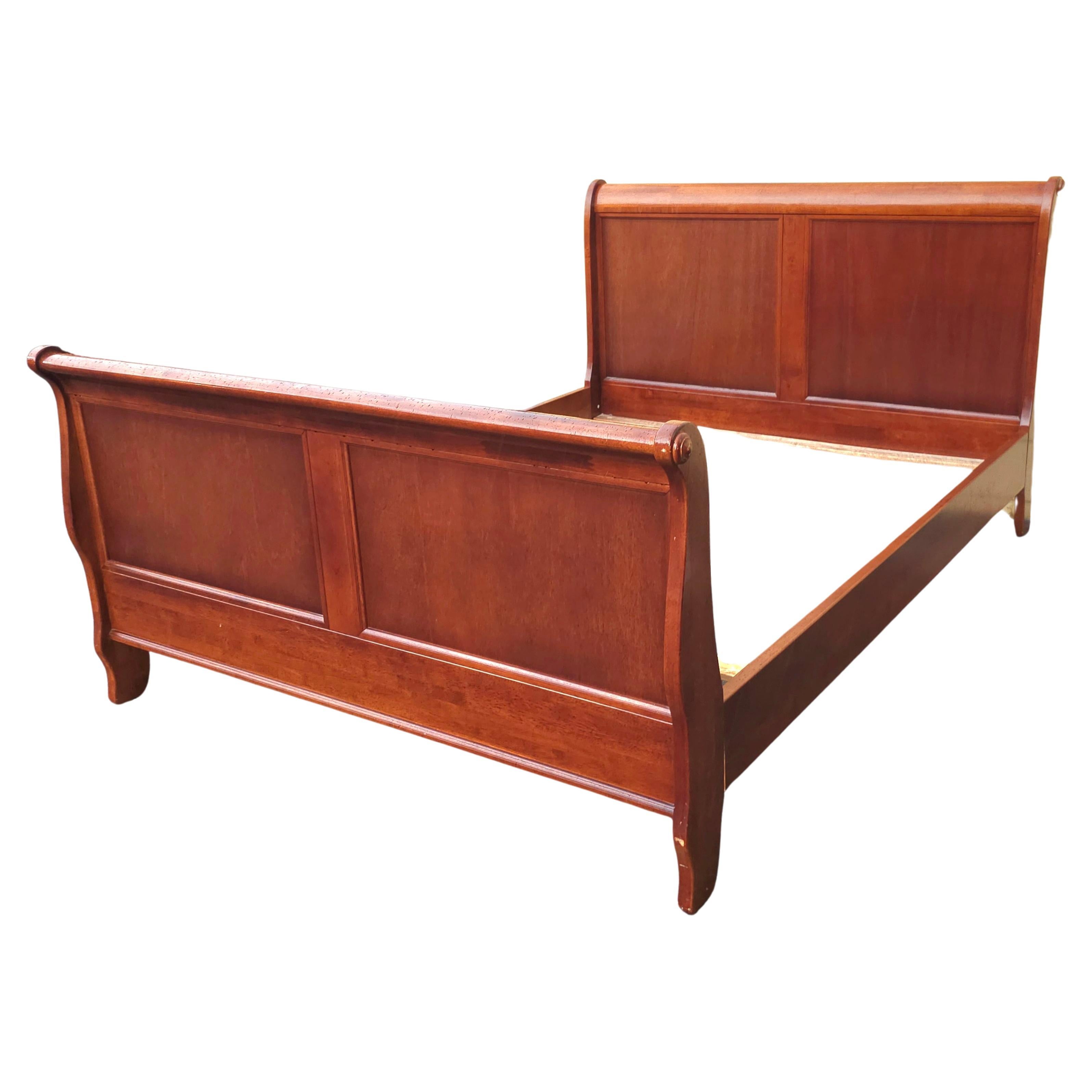 Late 20th Century Classical Mahogany Queen Size Sleigh Bedstead In Good Condition For Sale In Germantown, MD