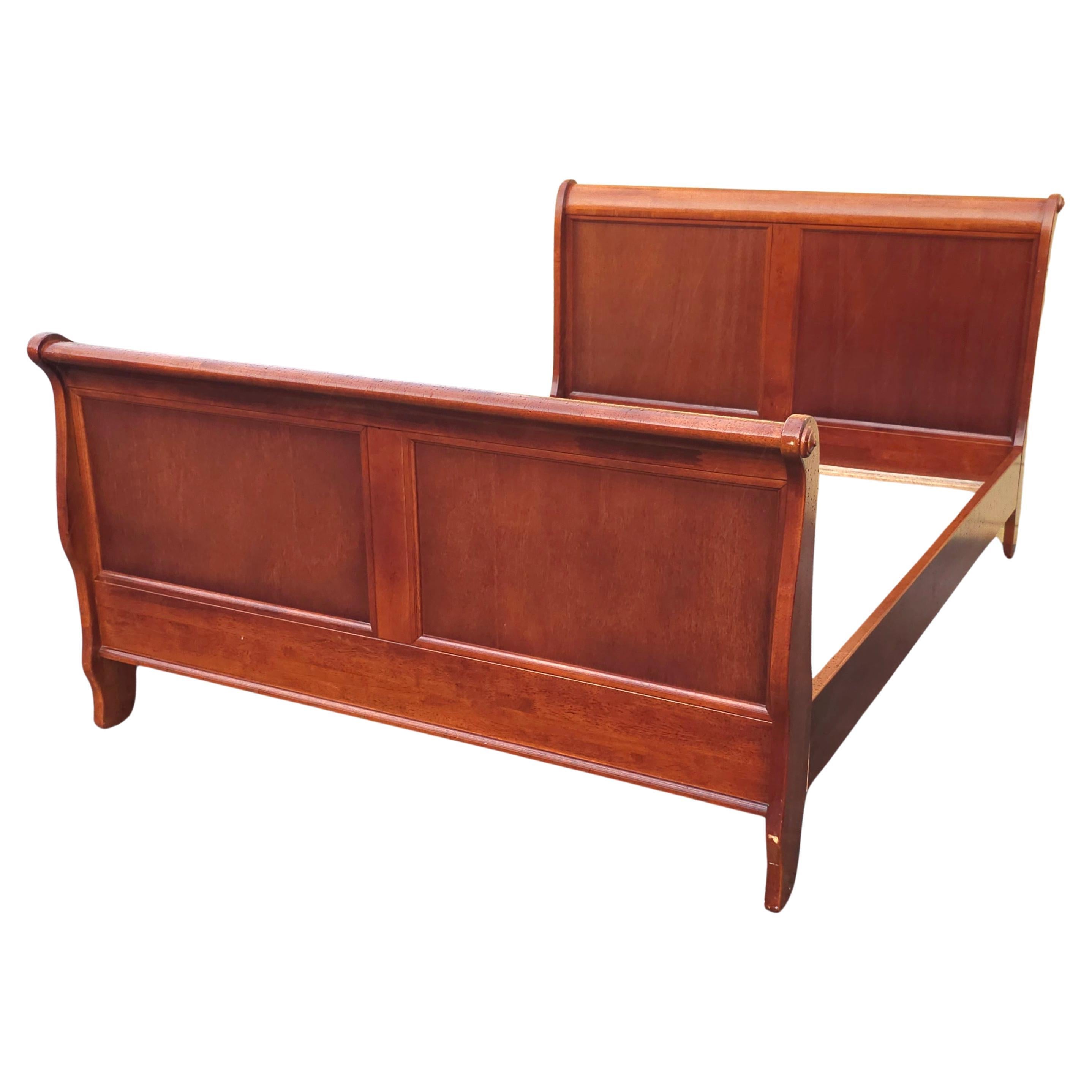 Late 20th Century Classical Mahogany Queen Size Sleigh Bedstead For Sale 2