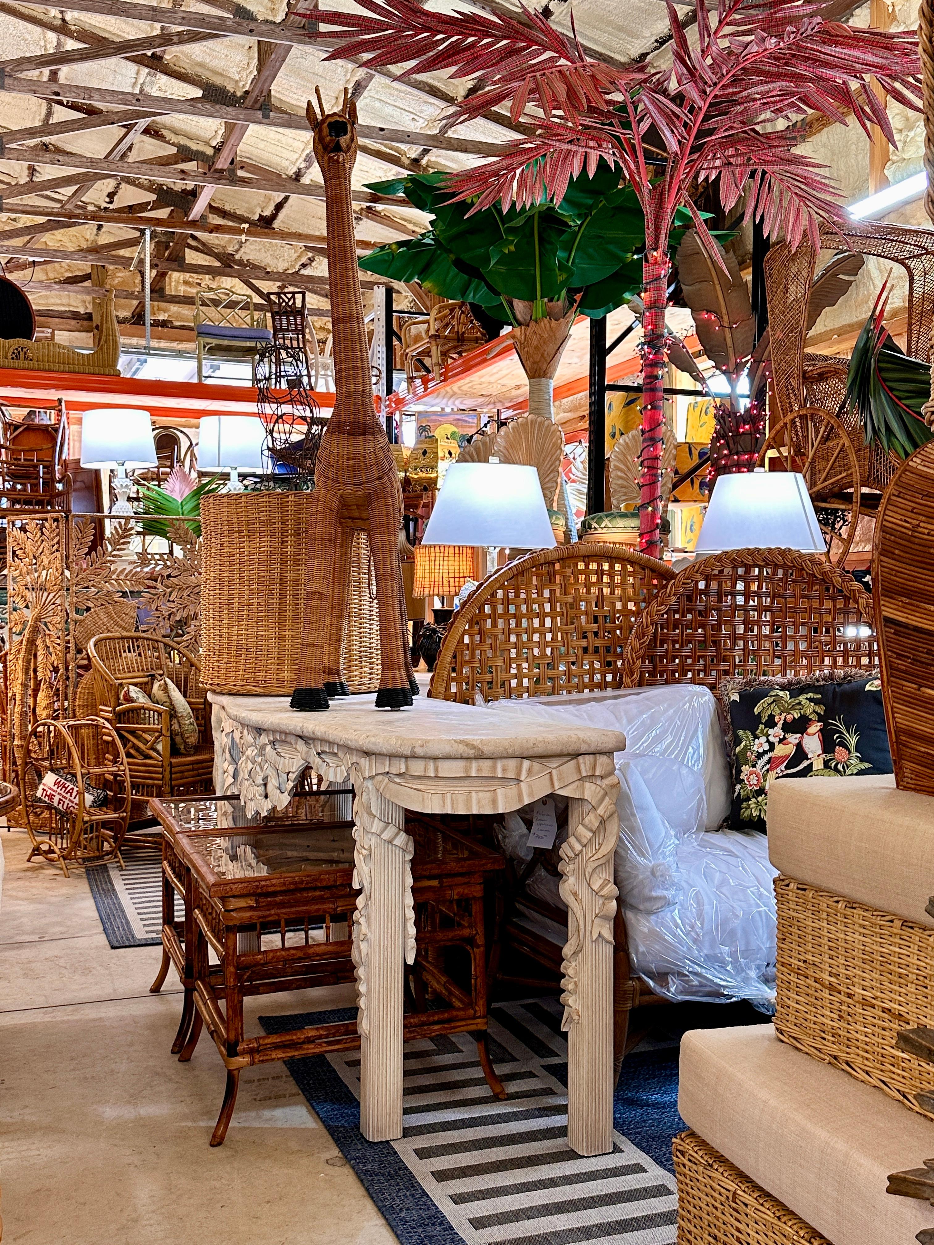 Fin 20ème siècle Coastal Boho Tall Rattan Giraffe Planter Décorer en vente 8