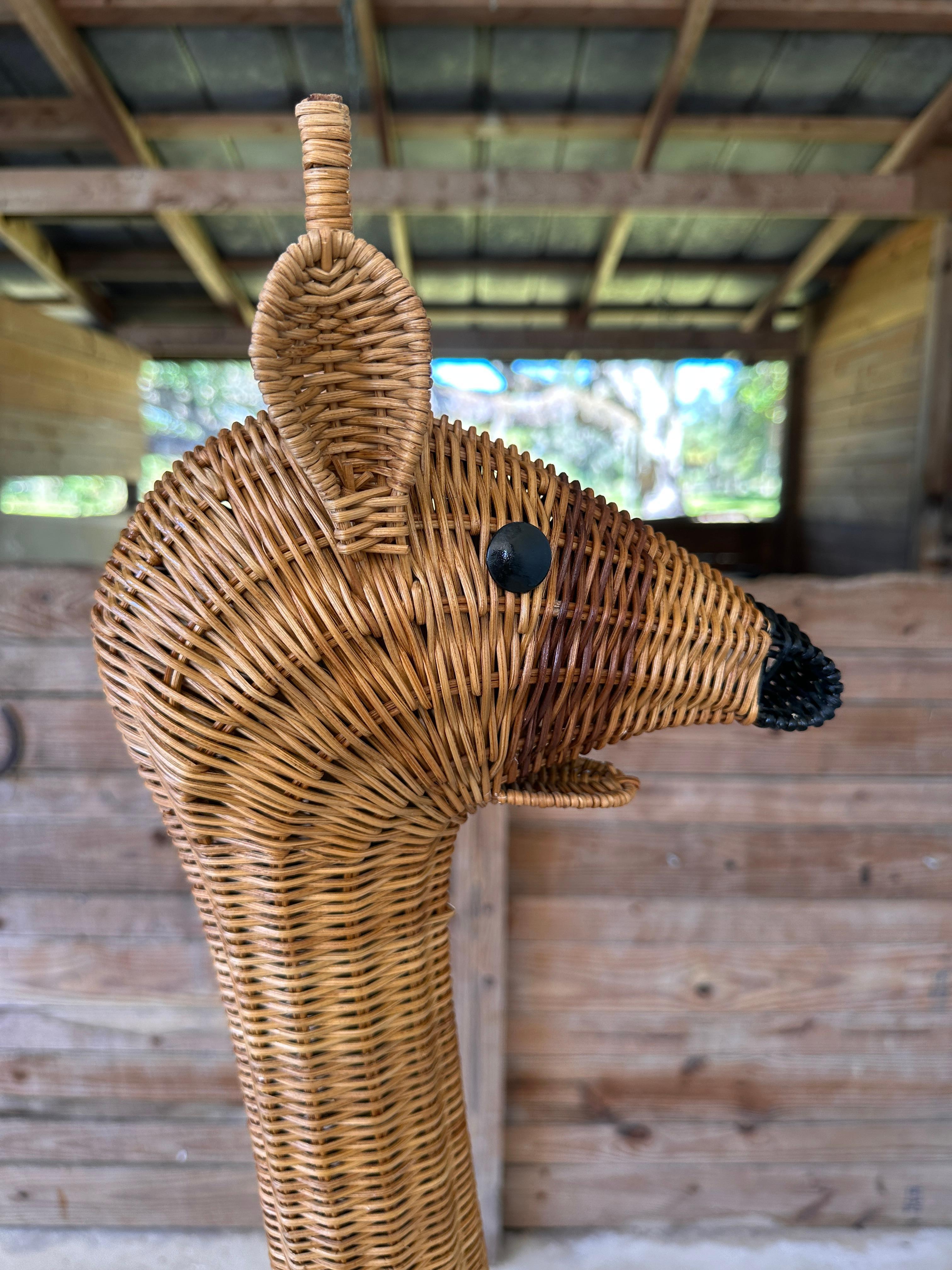 Nord-américain Fin 20ème siècle Coastal Boho Tall Rattan Giraffe Planter Décorer en vente