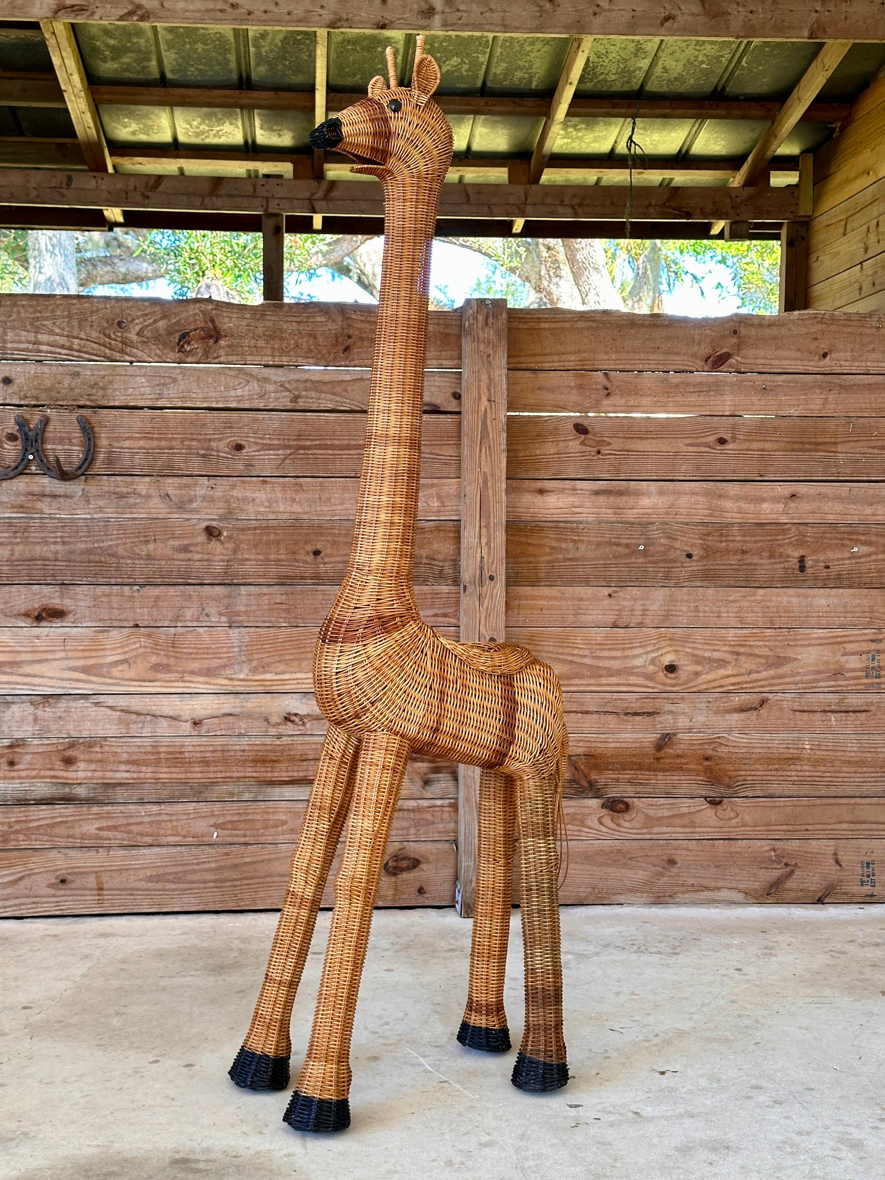 Fin 20ème siècle Coastal Boho Tall Rattan Giraffe Planter Décorer en vente 1