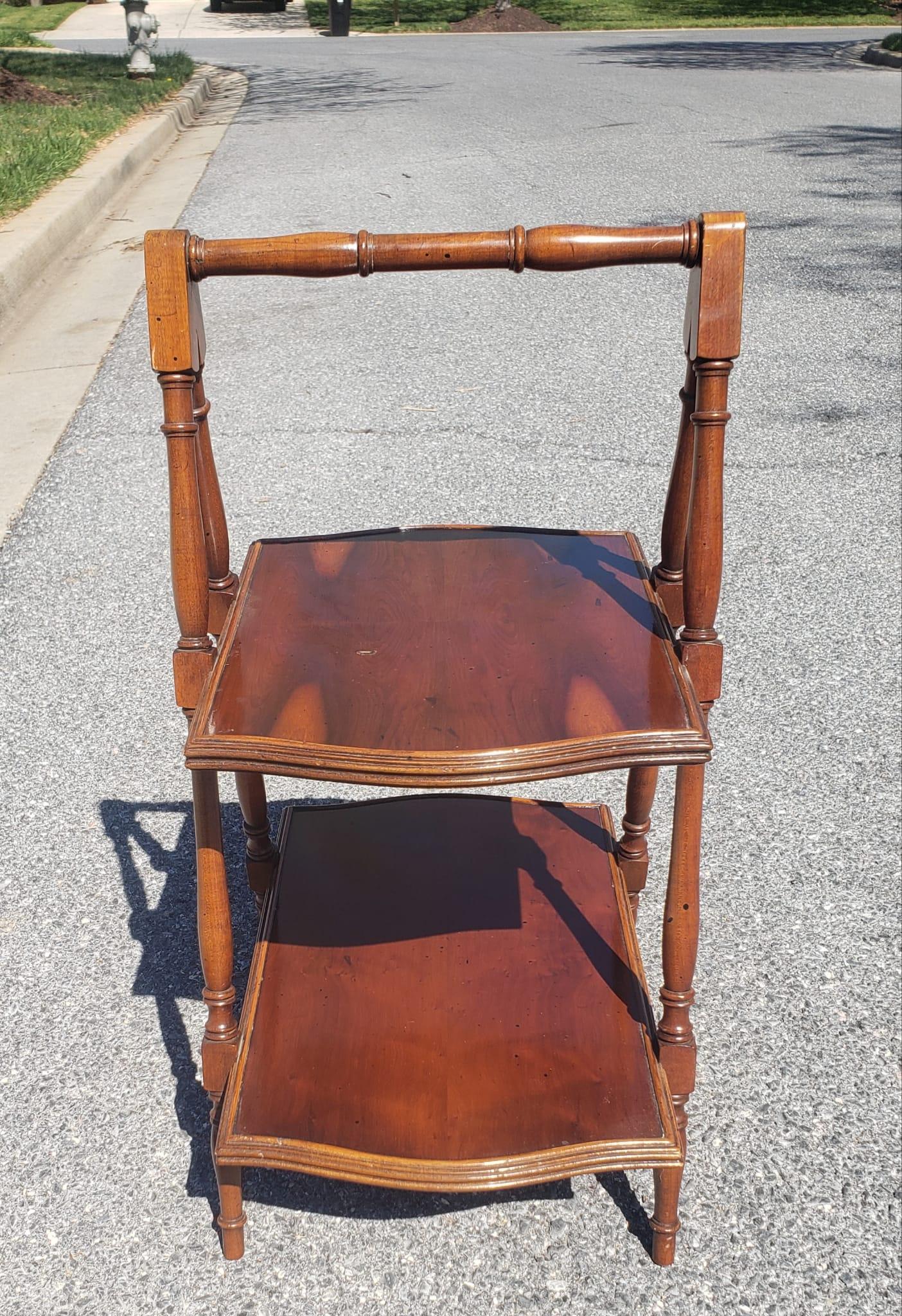 Late 20th Century Continental Cherry Two-Tier Side Table In Good Condition For Sale In Germantown, MD