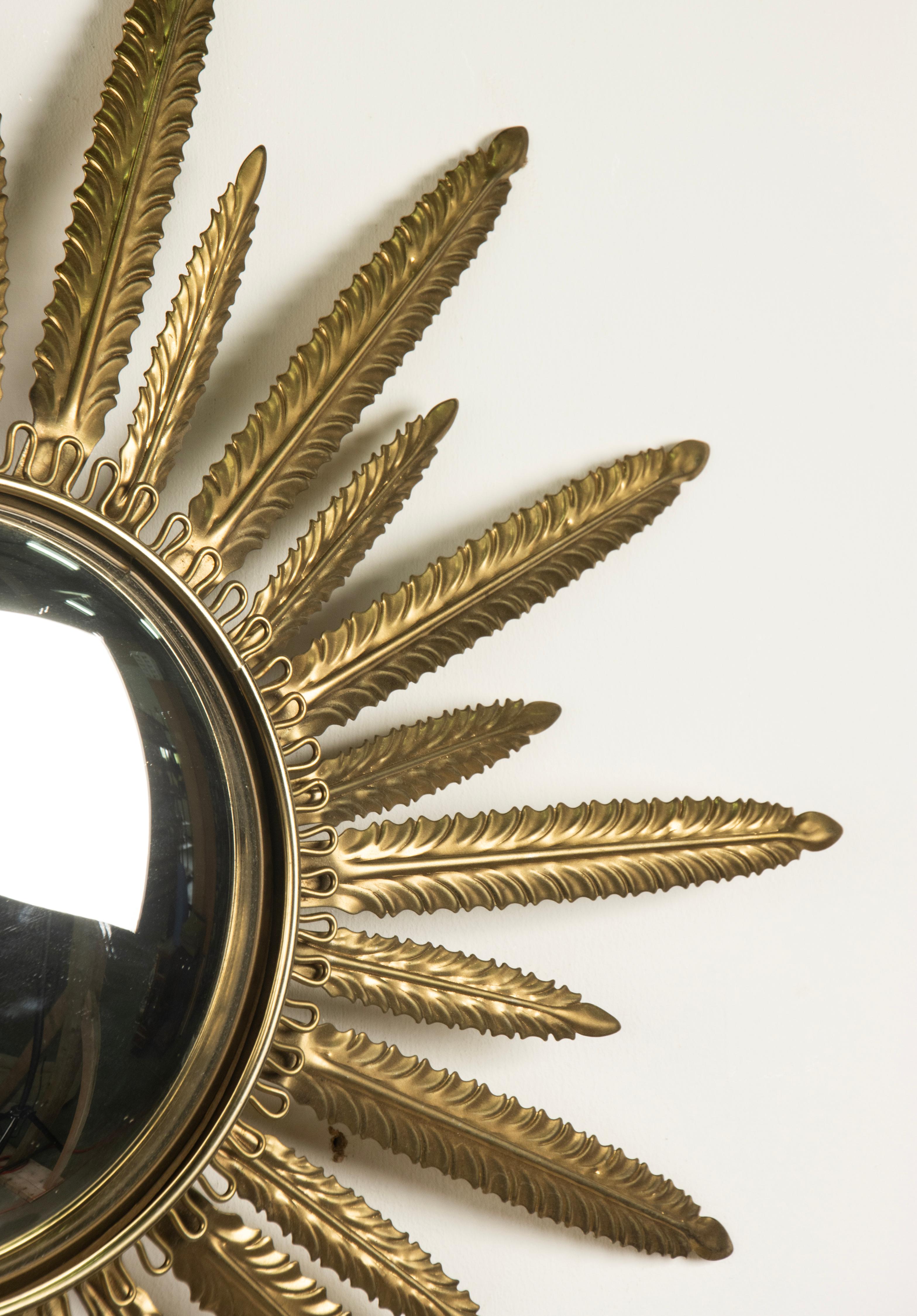 Mid-Century moderno Specchio Sunburst della fine del XX secolo color rame Foglie in vendita