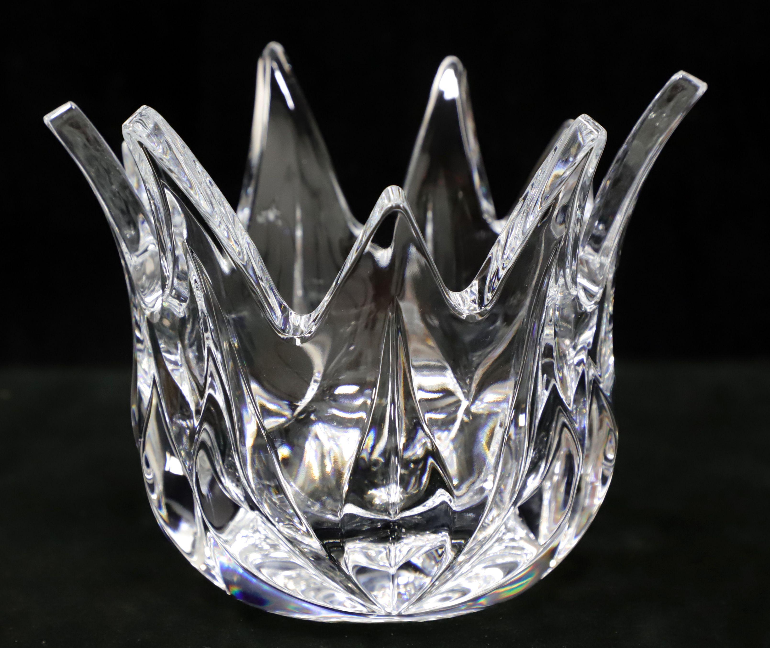 A Late 20th Century decorative crystal bowl. Clear crystal round bowl with flared out points at top that alternate in size and a cut pattern at base. Origin unknown, most likely the USA.

Measures: 8w 8d 6.5h, Weighs Approximately: 6
