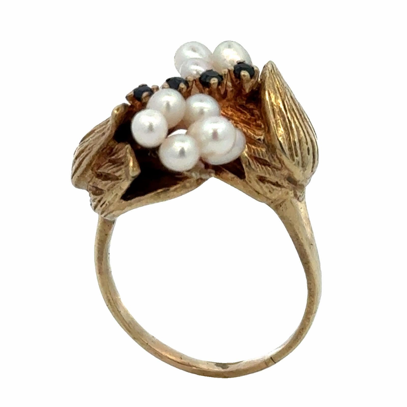 Round Cut Late-20th Century Cultured Pearl Sapphire 14K Yellow Gold Vintage Tulip Ring For Sale