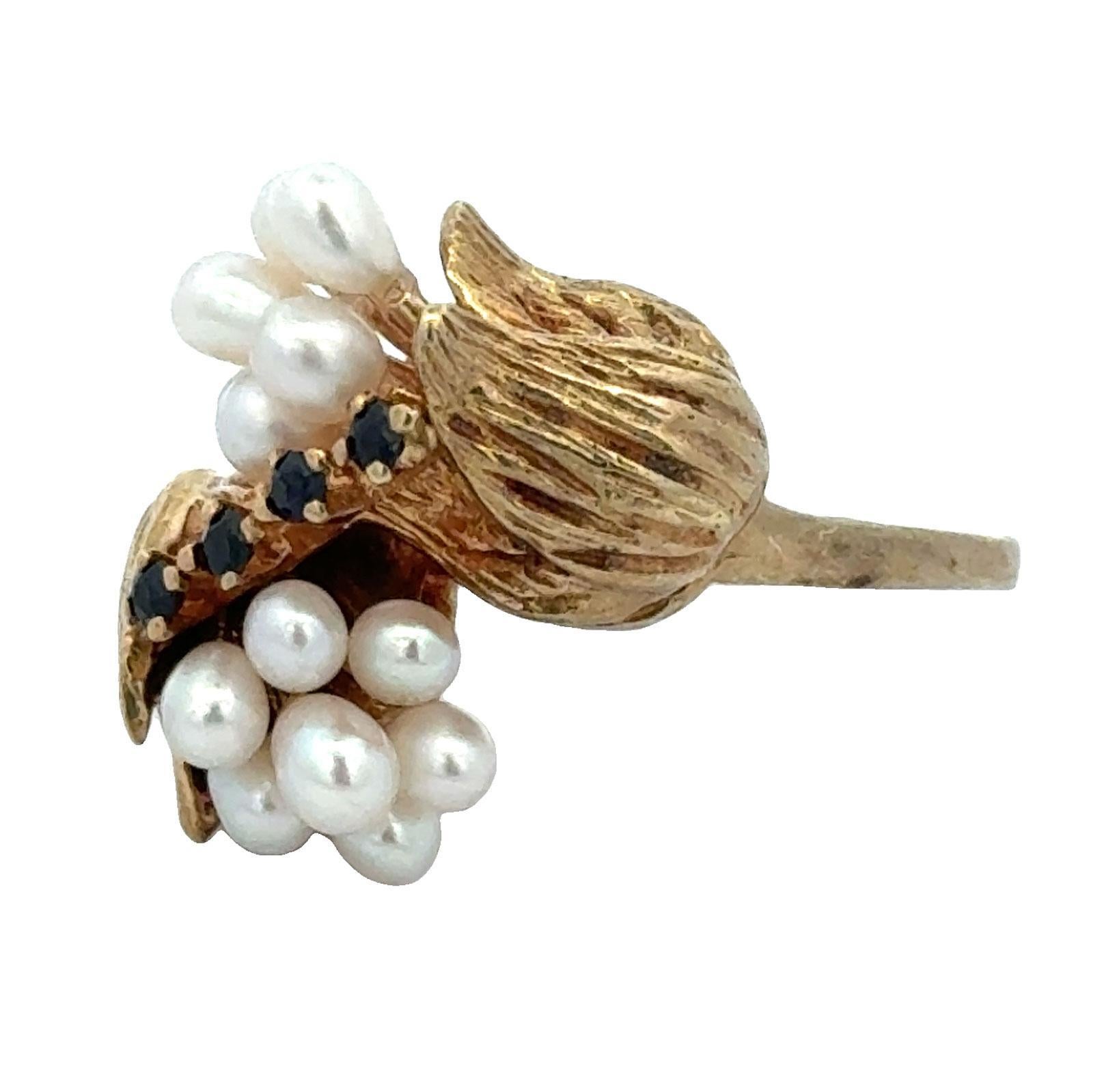 Late-20th Century Cultured Pearl Sapphire 14K Yellow Gold Vintage Tulip Ring In Excellent Condition For Sale In Boca Raton, FL