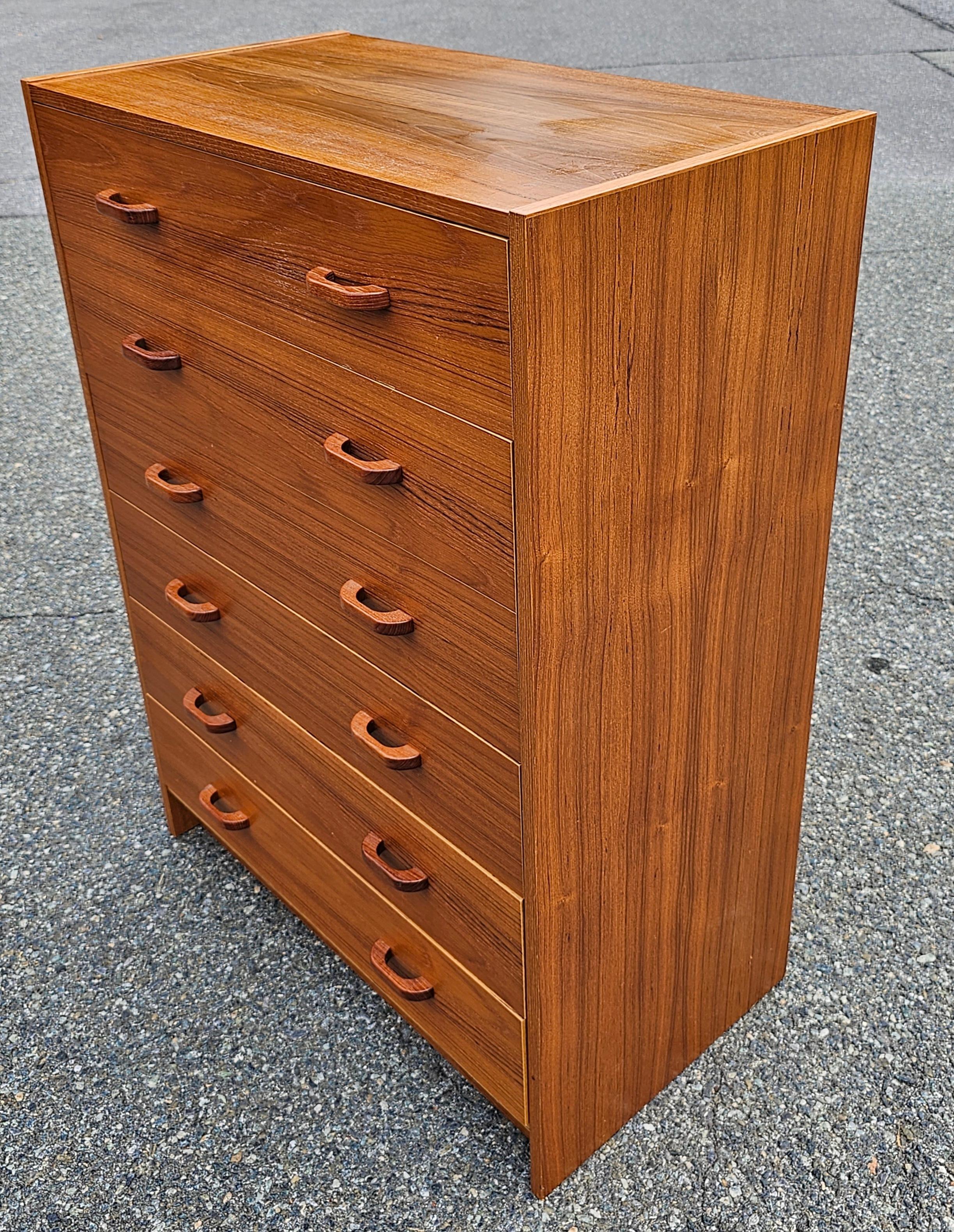 Woodwork Late 20th Century Danish Modern Teak Chest of Drawers For Sale