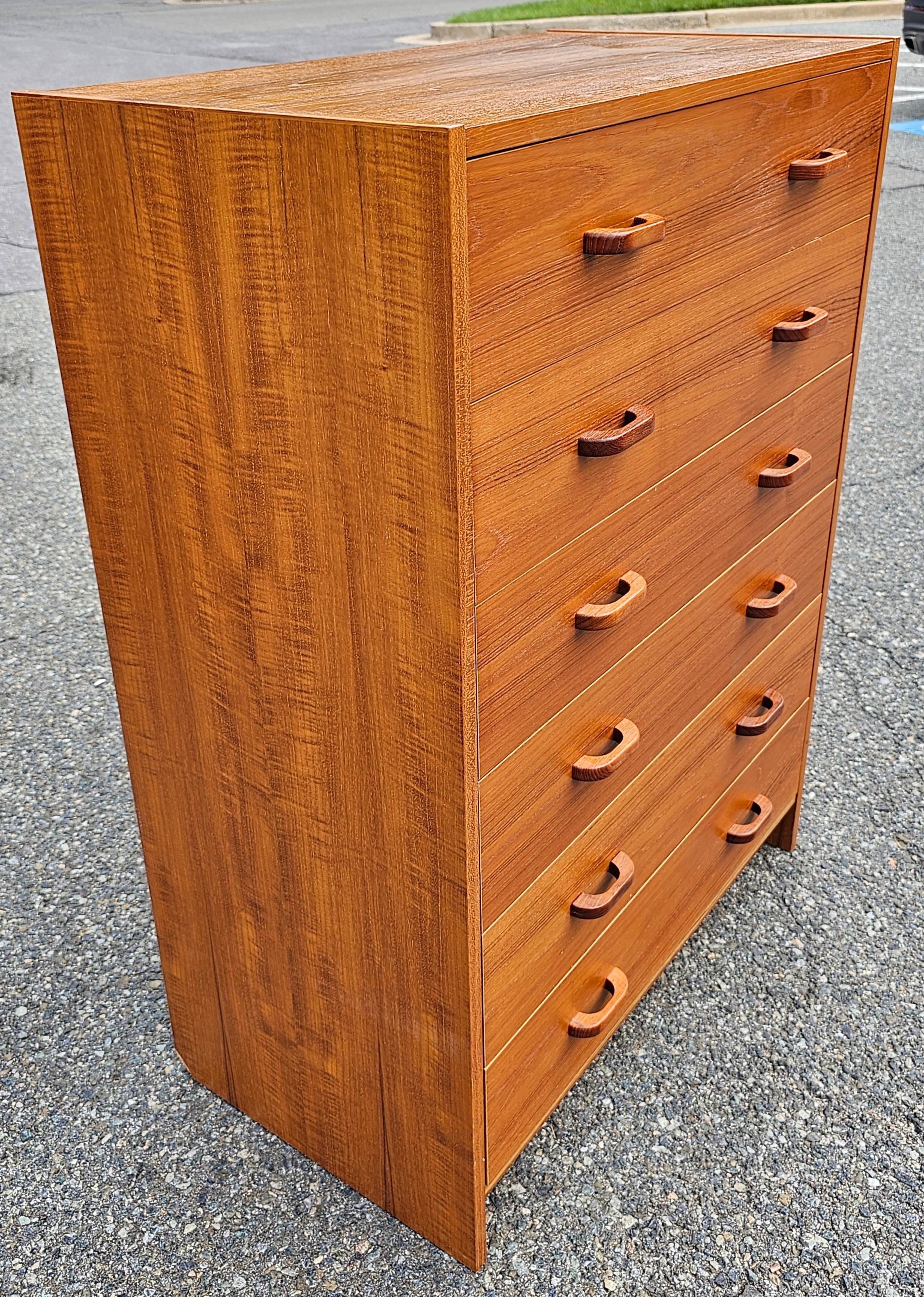Late 20th Century Danish Modern Teak Chest of Drawers In Good Condition For Sale In Germantown, MD