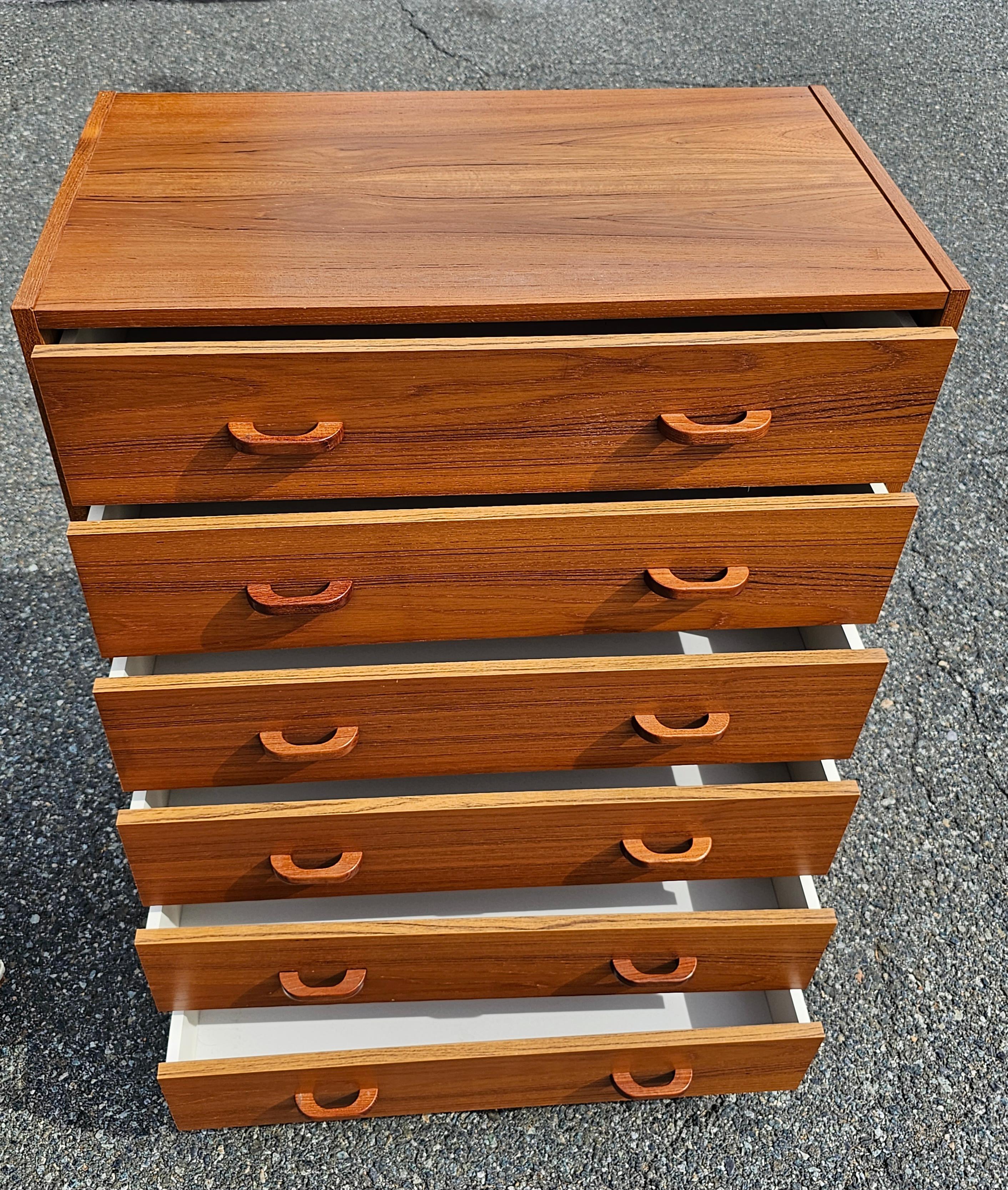 Wood Late 20th Century Danish Modern Teak Chest of Drawers For Sale